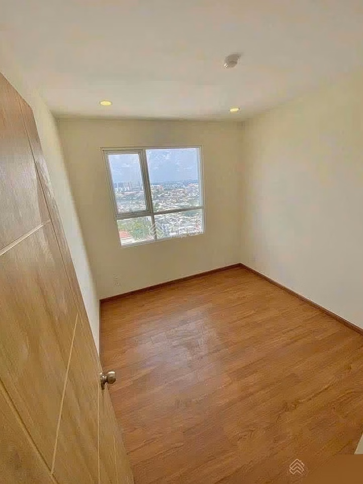 Duplex apartment for rent has 4 bedrooms; Full air conditioning, very economical, only 10 million/month, LH Huong
