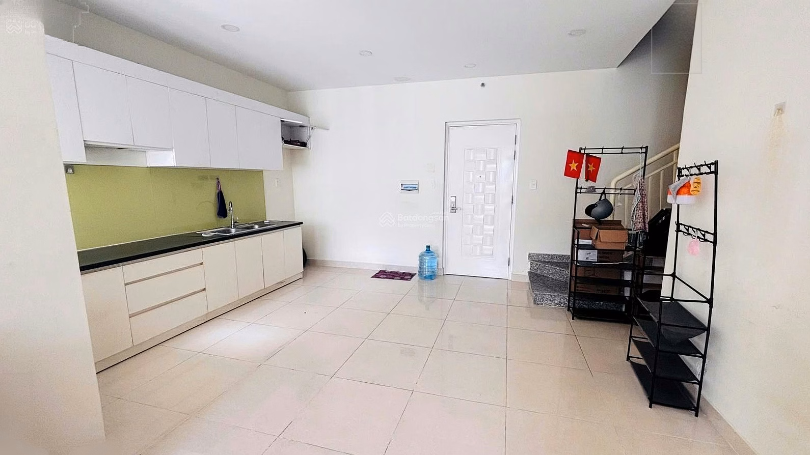 Duplex apartment for rent has 4 bedrooms; Full air conditioning, very economical, only 10 million/month, LH Huong