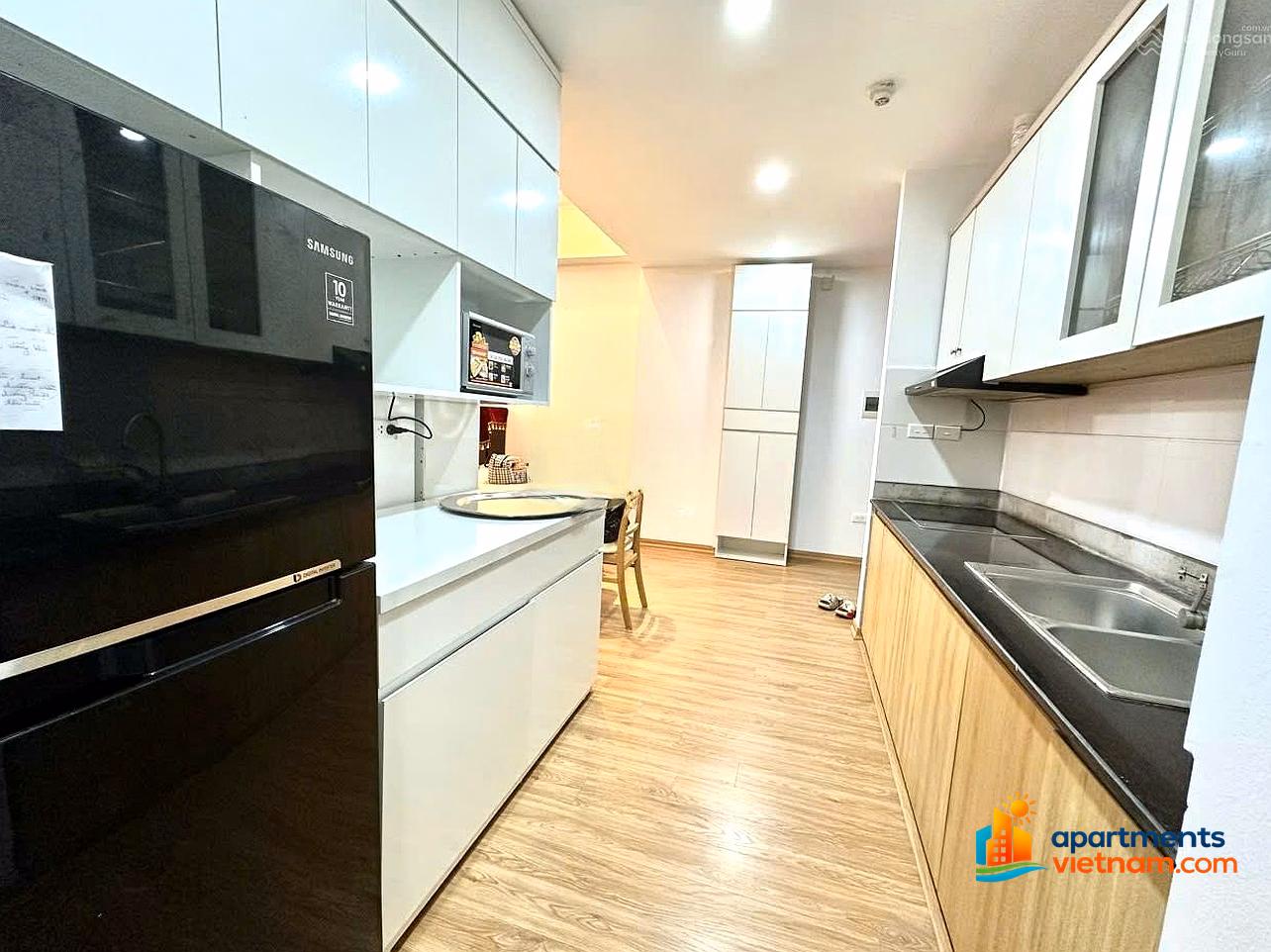 Corner apartment for rent, 95m, 3 bedrooms, 2 bathrooms, fully furnished, beautiful and clean, ready to enter, building N03T1 Ngoai Giao Doan