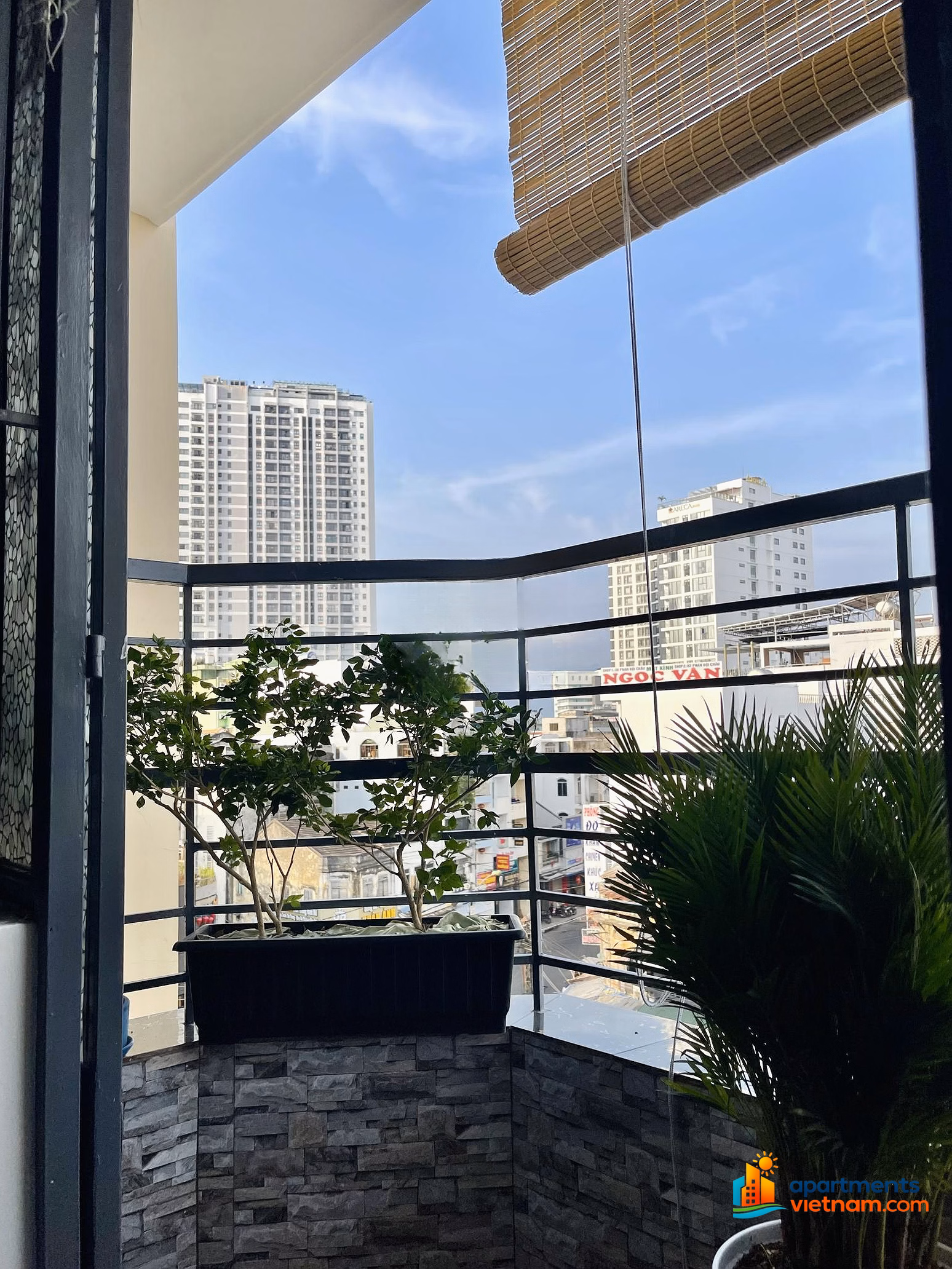 Phan Boi Chau apartment building right at Nha Trang Dam market, close to the beach, area 110m2, price 3.6 billion, red book for long-term ownership