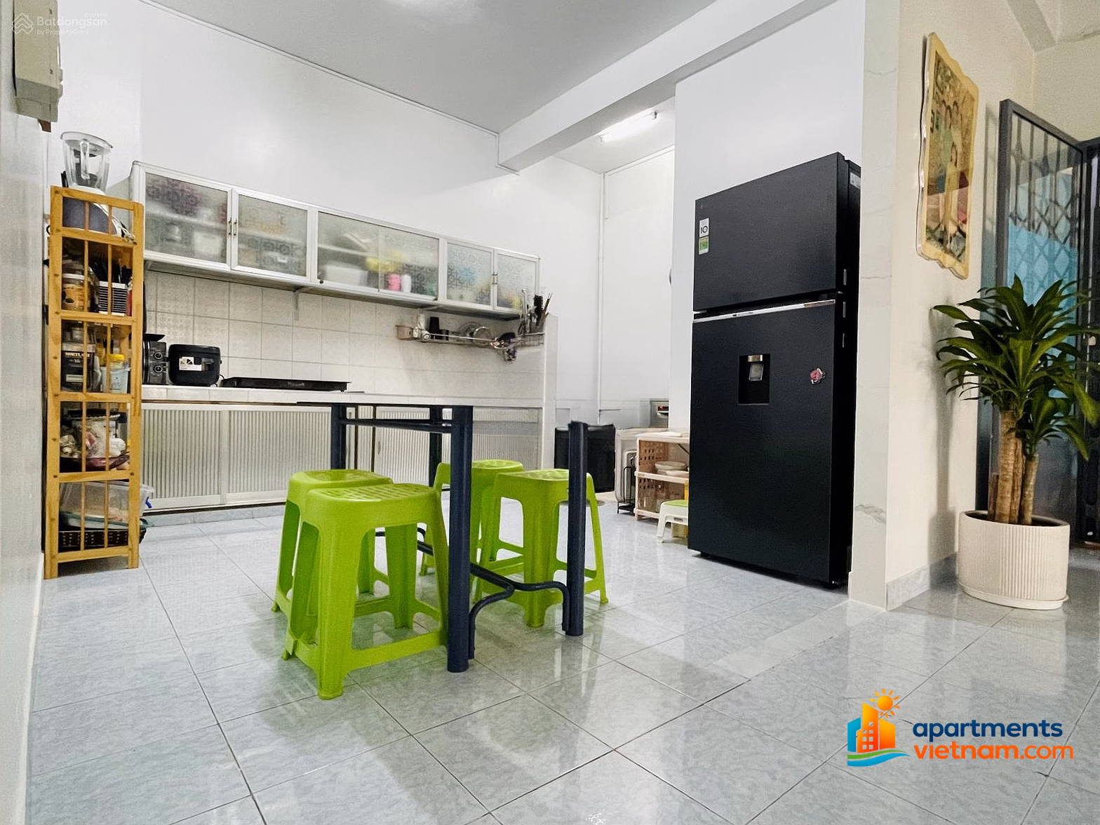 Phan Boi Chau apartment building right at Nha Trang Dam market, close to the beach, area 110m2, price 3.6 billion, red book for long-term ownership