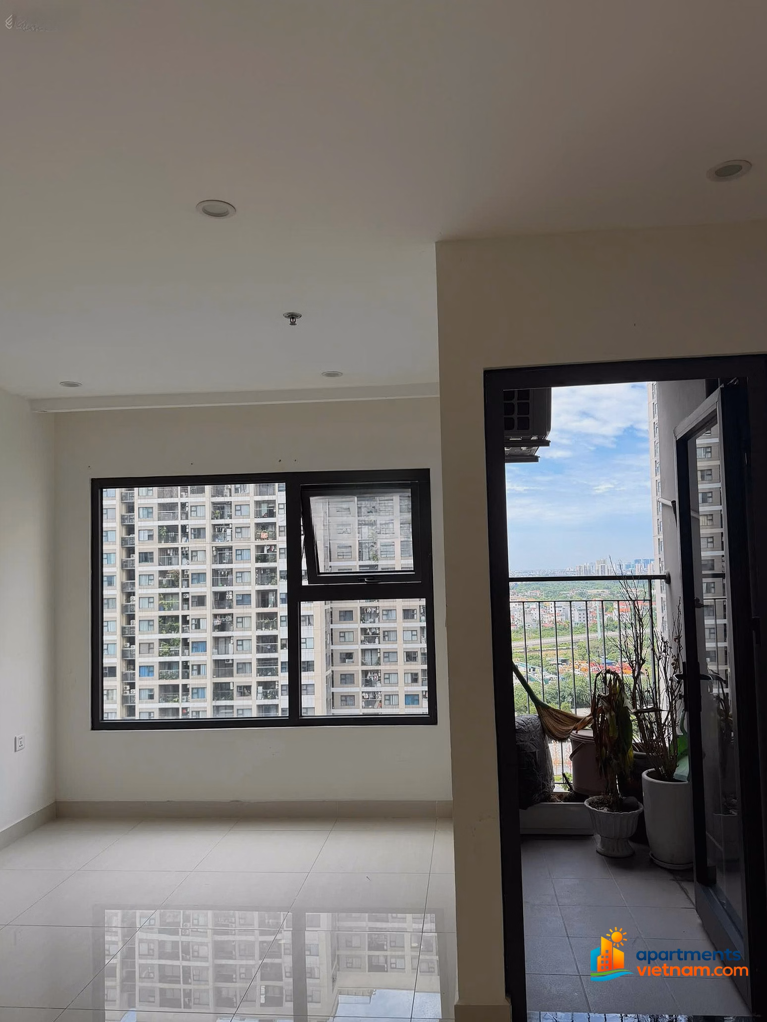 Studio apartment for rent, 31m2, new house with air conditioning, hot and cold water, swimming pool view, only 5.5 million/month