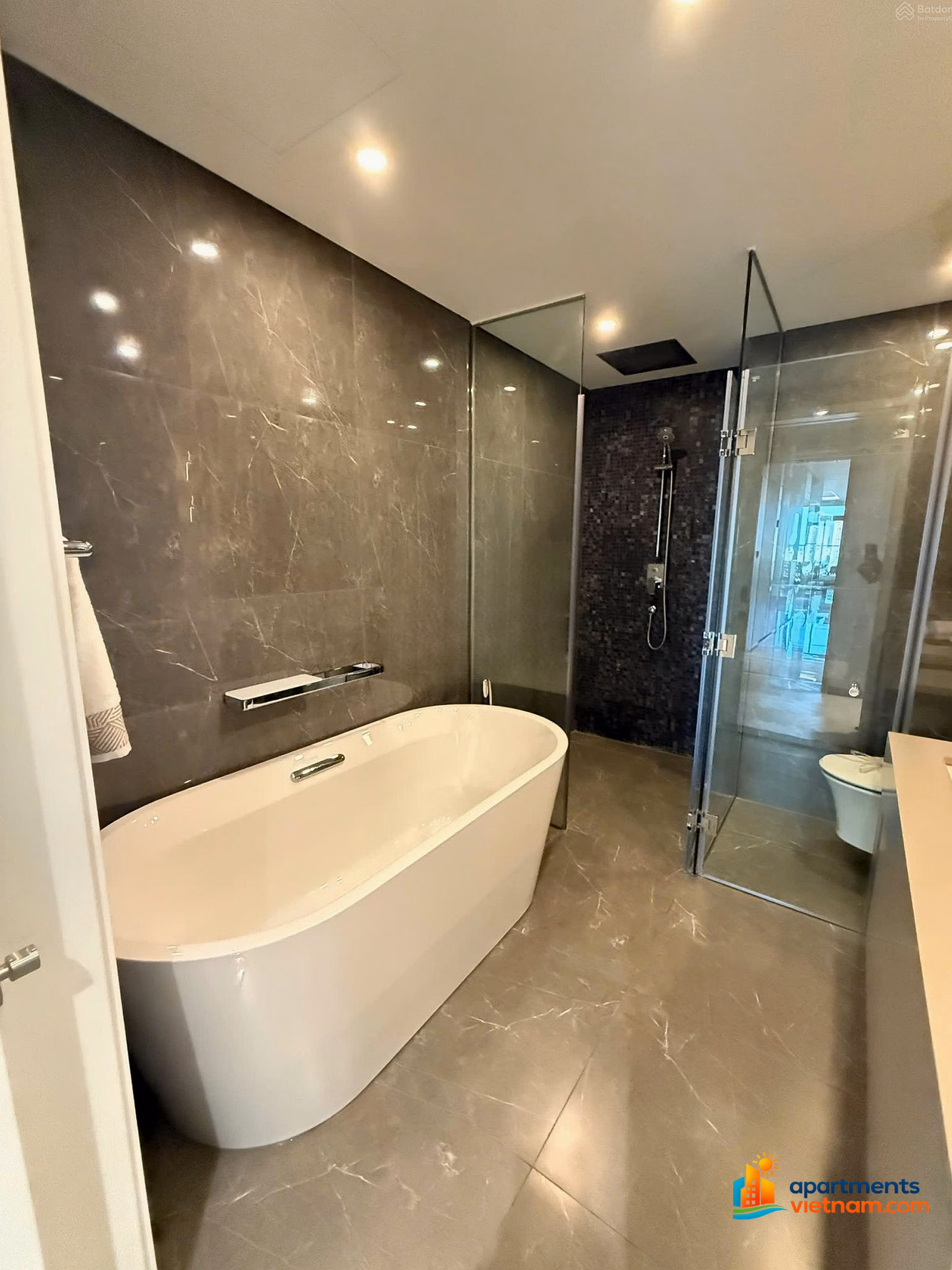 Available at The Filmore, super vip 3-bedroom corner apartment | Direct view of Han River