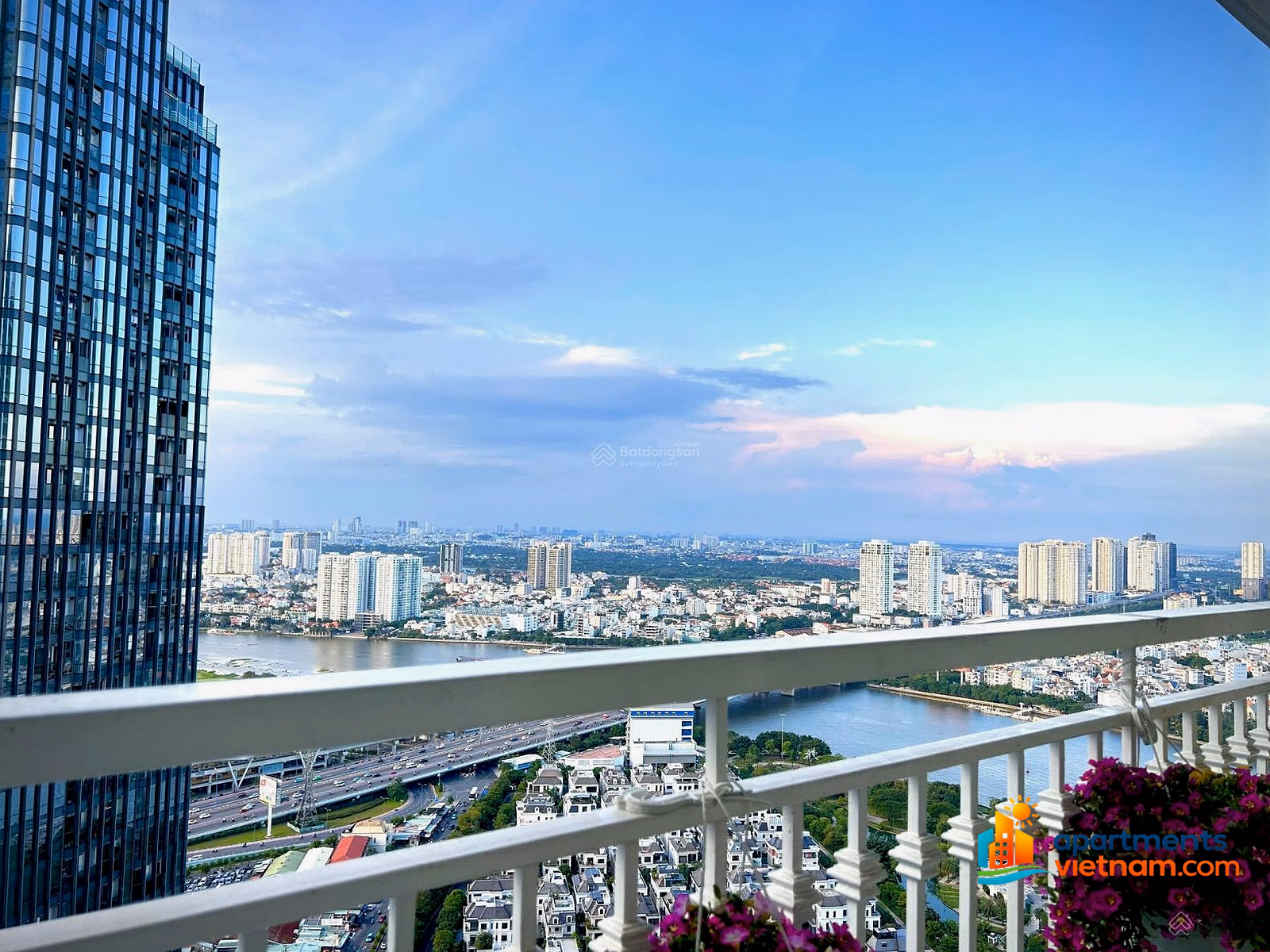 APARTMENT FOR RENT LANDMARK1 -07 VIEW LANMARK81 PARK 126m2 PRICE 65 million