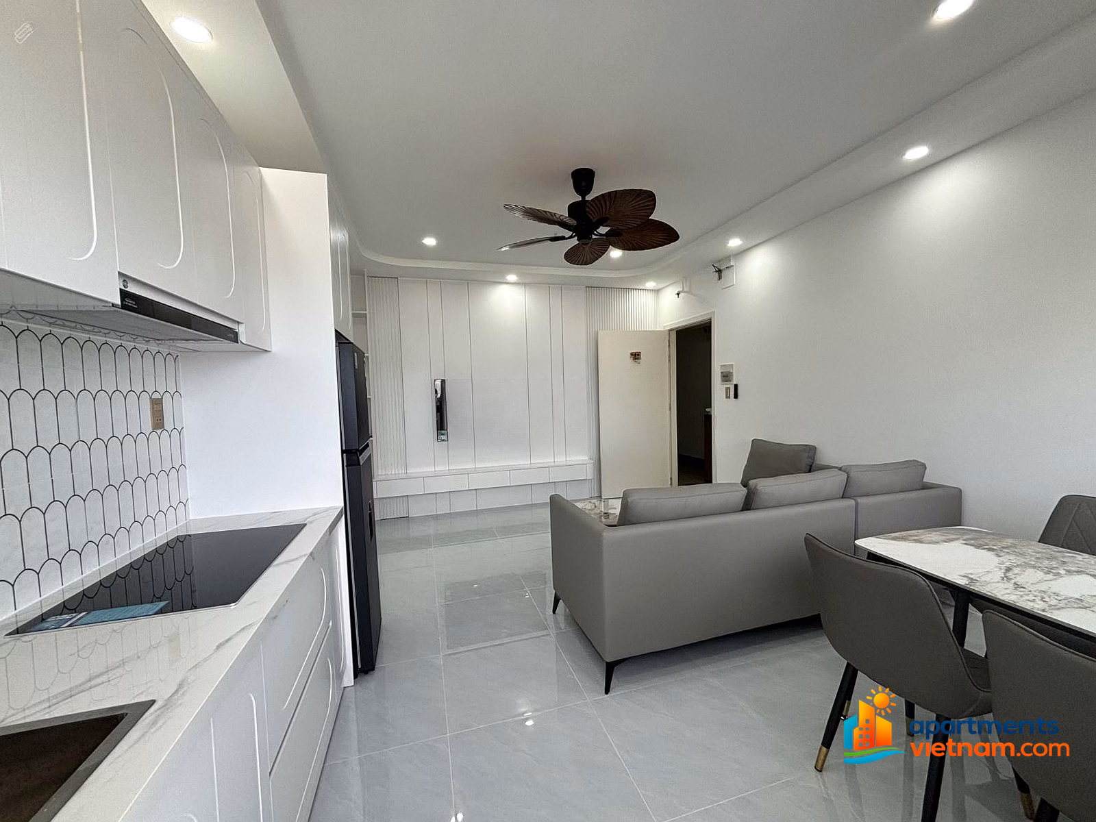 Selling apartment in Muong Thanh hometown, with balcony, beautiful furniture