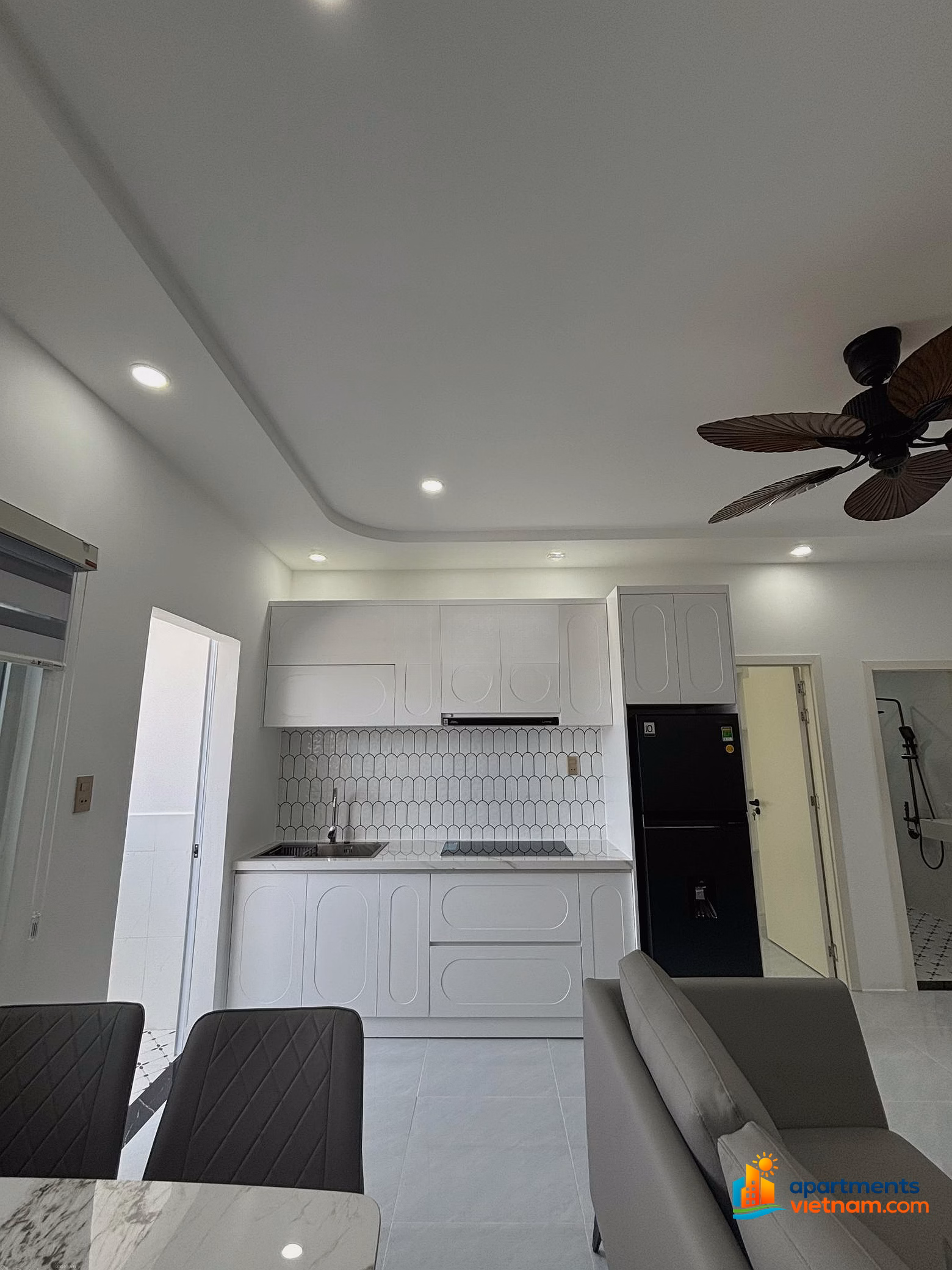 Selling apartment in Muong Thanh hometown, with balcony, beautiful furniture
