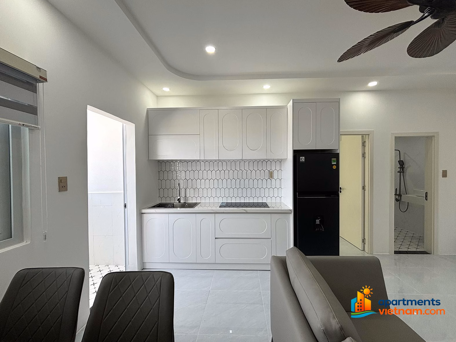 Selling apartment in Muong Thanh hometown, with balcony, beautiful furniture