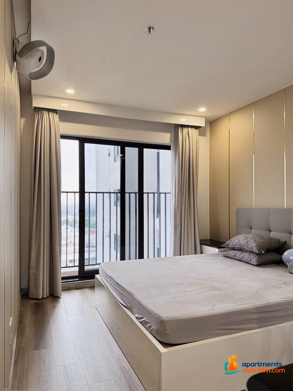 2-bedroom apartment 74.3m2 CT3 Vinh Diem Trung full of luxurious furniture, airy high floor only 3.9 billion