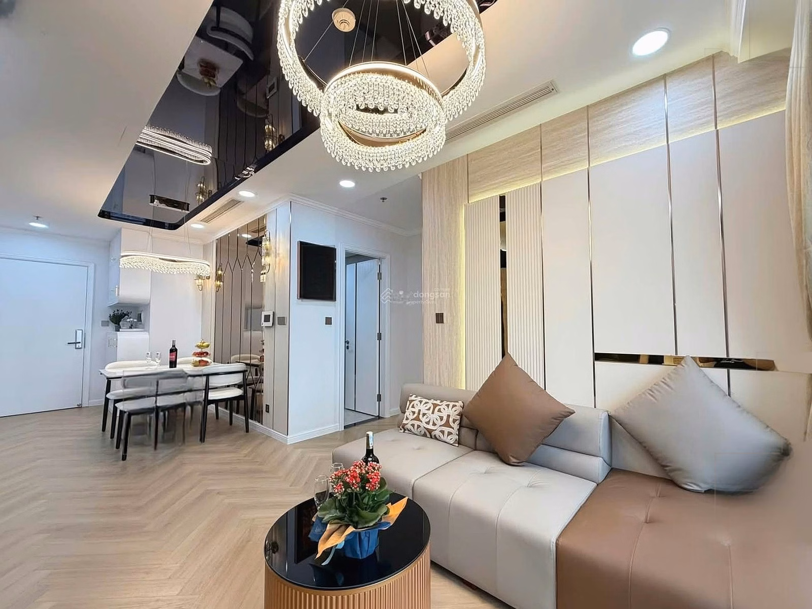 Selling 2 bedrooms Landmark Plus, cool City view