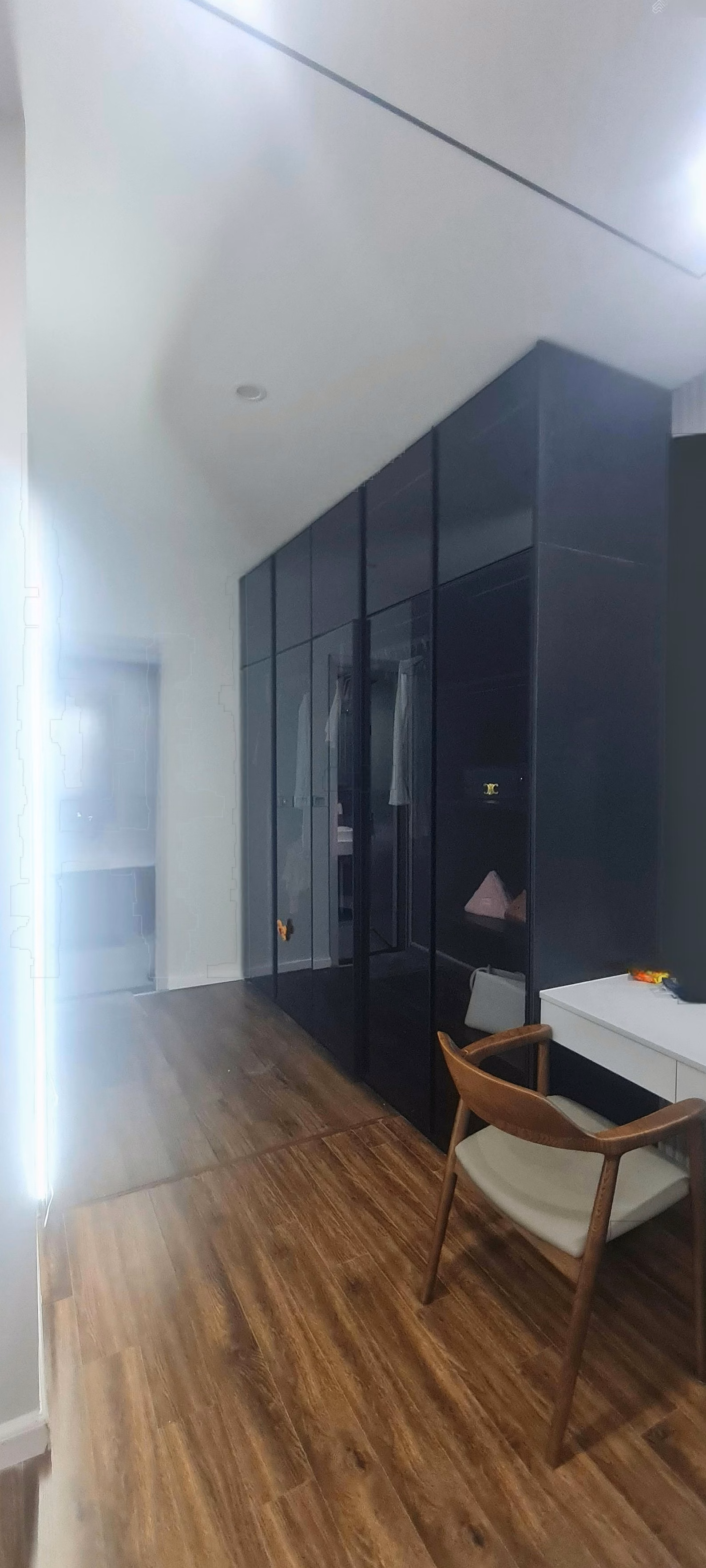 Selling 3-bedroom apartment, 107m², fully furnished, beautiful, middle floor, cool east facing BC at HPC Landmark