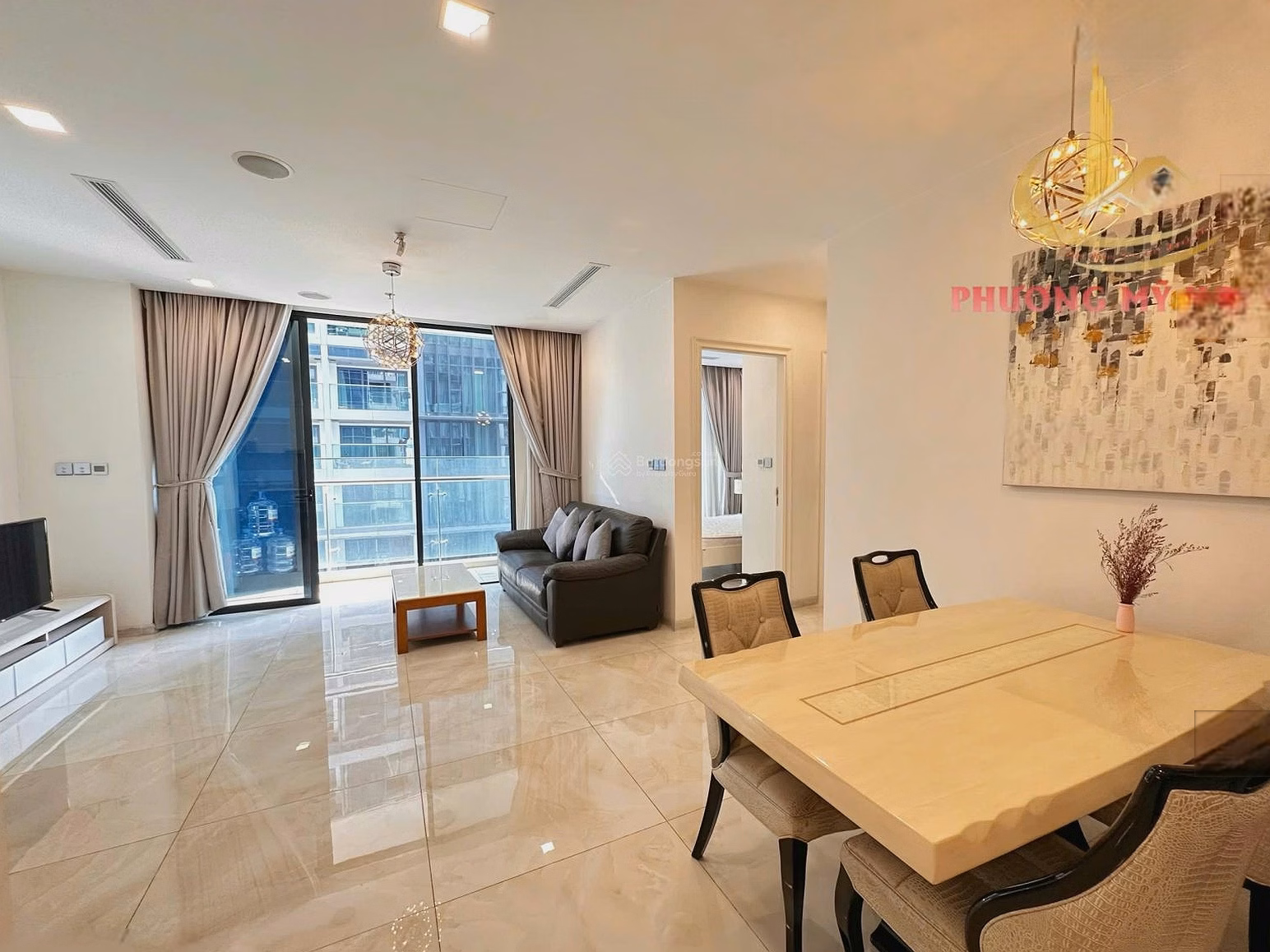 Beautiful 2-bedroom apartment with diagonal view of Bitexco Vinhomes Golden River - House is available to move in immediately