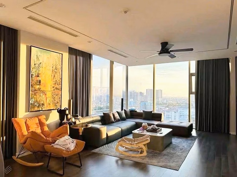 Collection of 2 bedroom - 3 bedroom - 4 bedroom duplex apartments, Royal City penthouses priced from only 16 million/month. Contact: 0866 562 ***