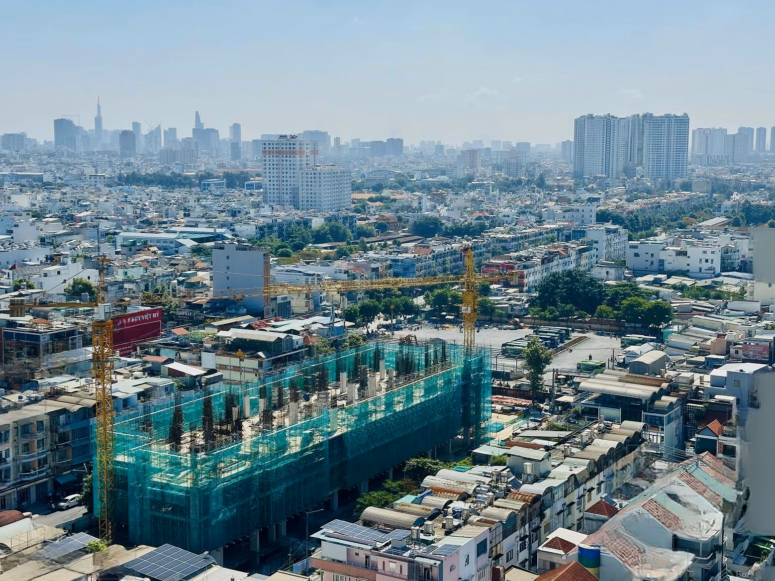 The owner needs to sell some apartments of Saigon Skyview 4 project with frontage connecting Metro line No. 5