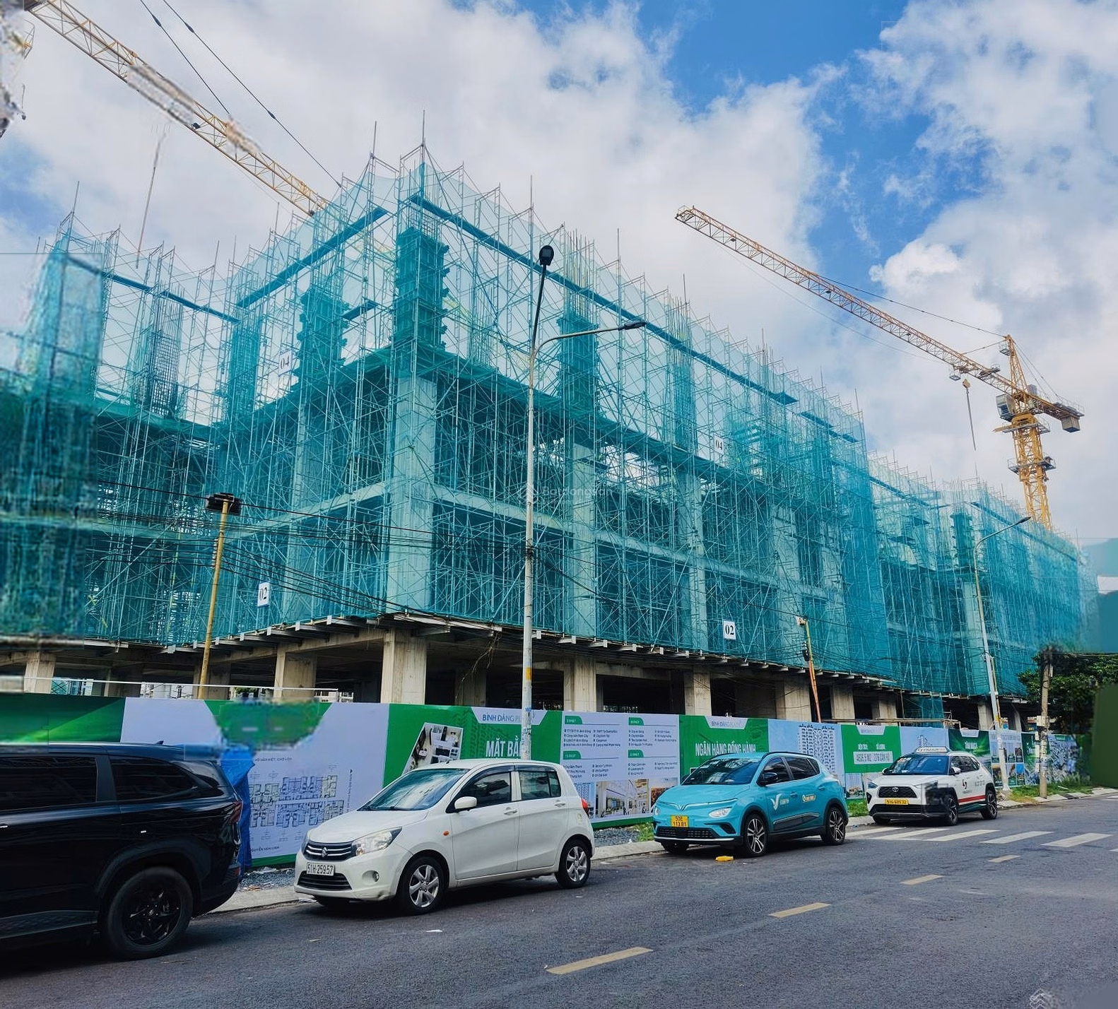 The owner needs to sell some apartments of Saigon Skyview 4 project with frontage connecting Metro line No. 5