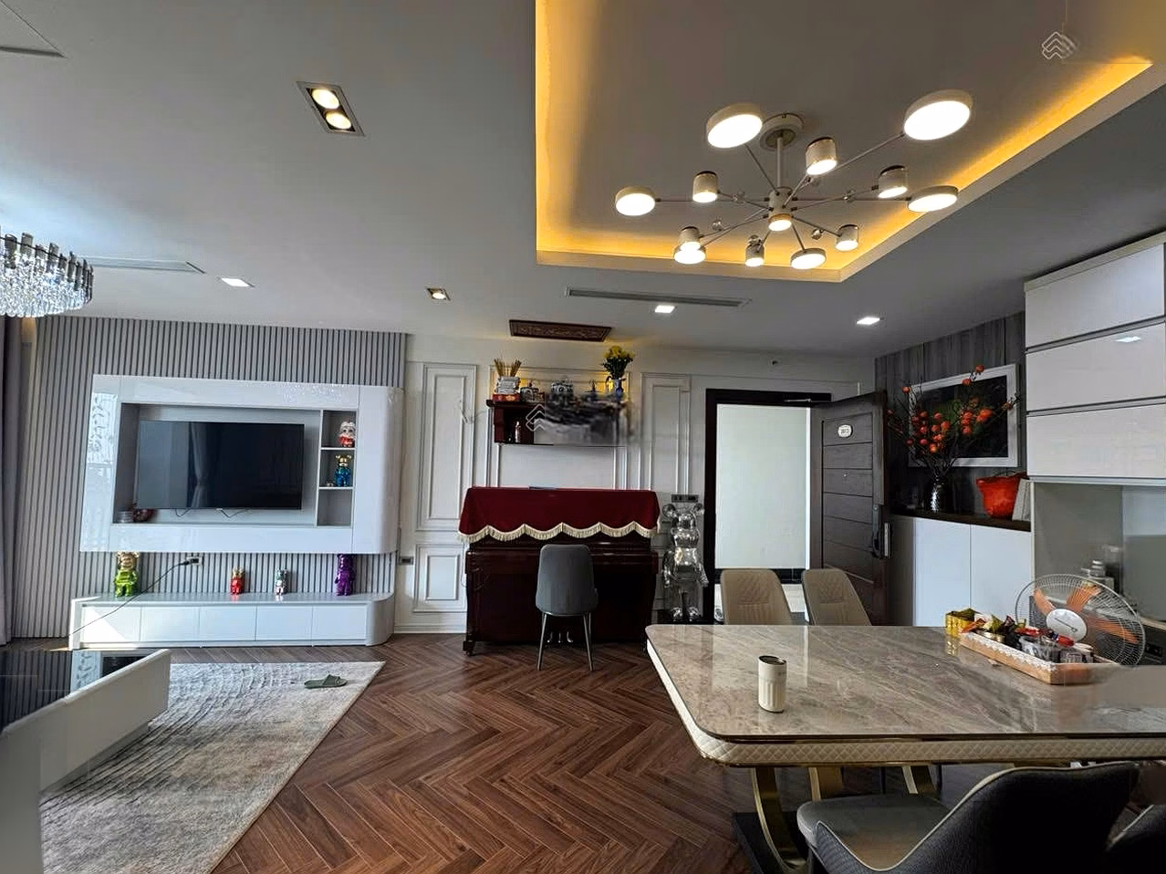 The room owns 12 outstanding apartments at Green Stars. Price from only 5.1 billion