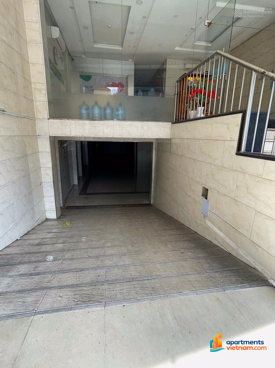 Building for rent on Nguyen Van Luong street, 2090m², 2 elevators, price 380 million/month - Suitable for business headquarters