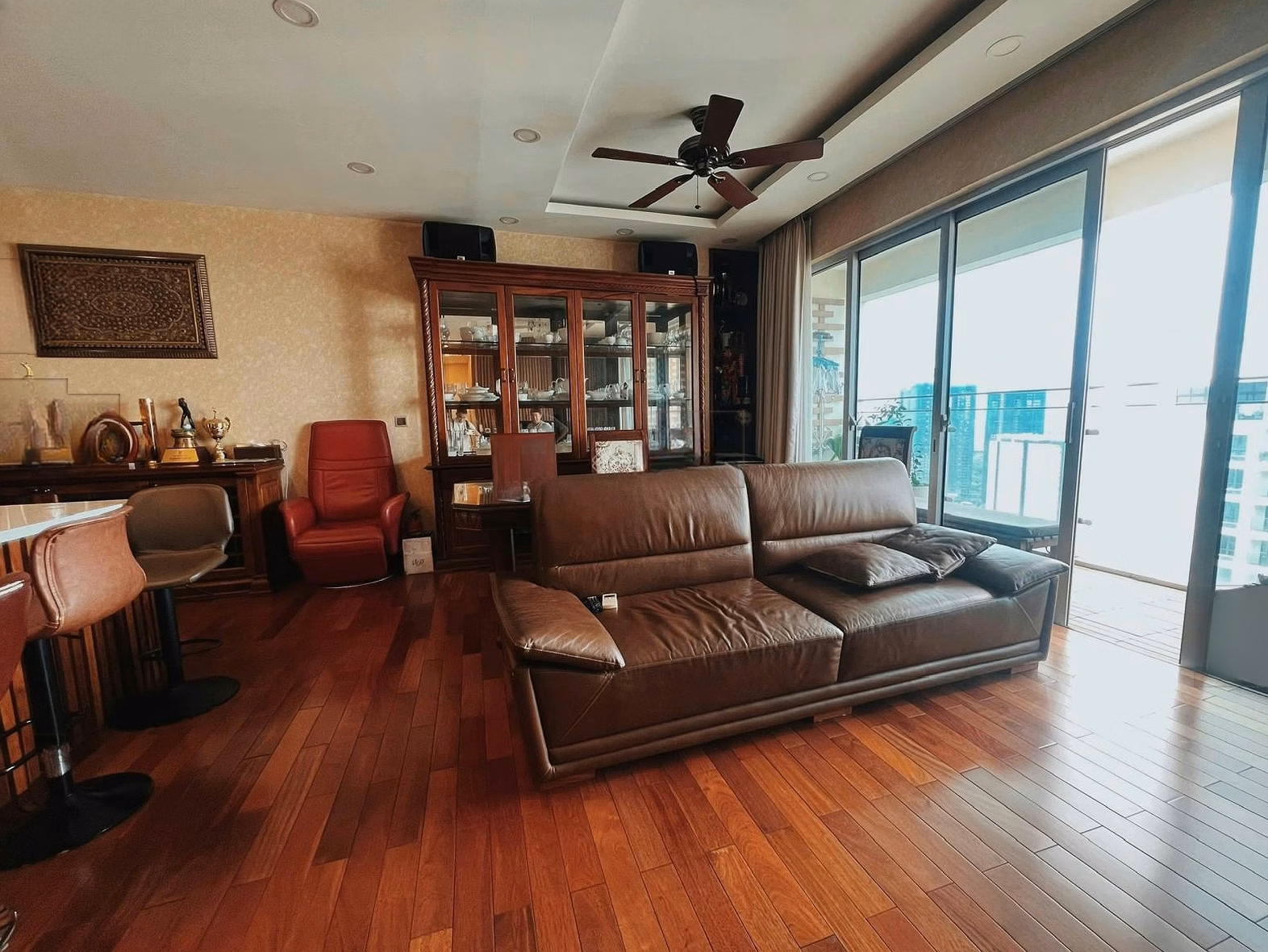 Estella Heights corner apartment, 3 bedrooms, Tower 4 - High floor, beautiful pool view