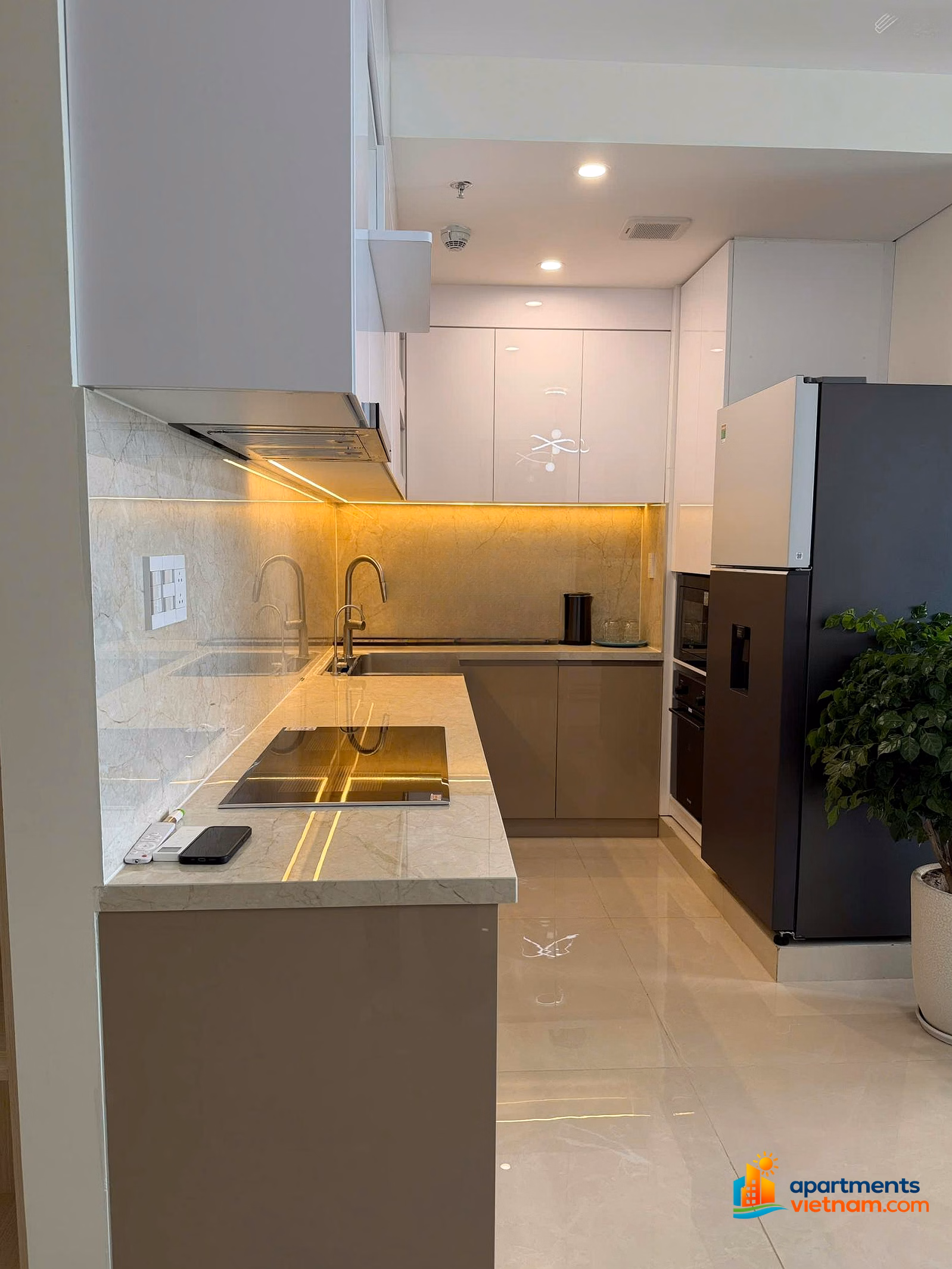 High floor 2 bedroom corner apartment for rent at Sun Ponte with direct view of Han River
