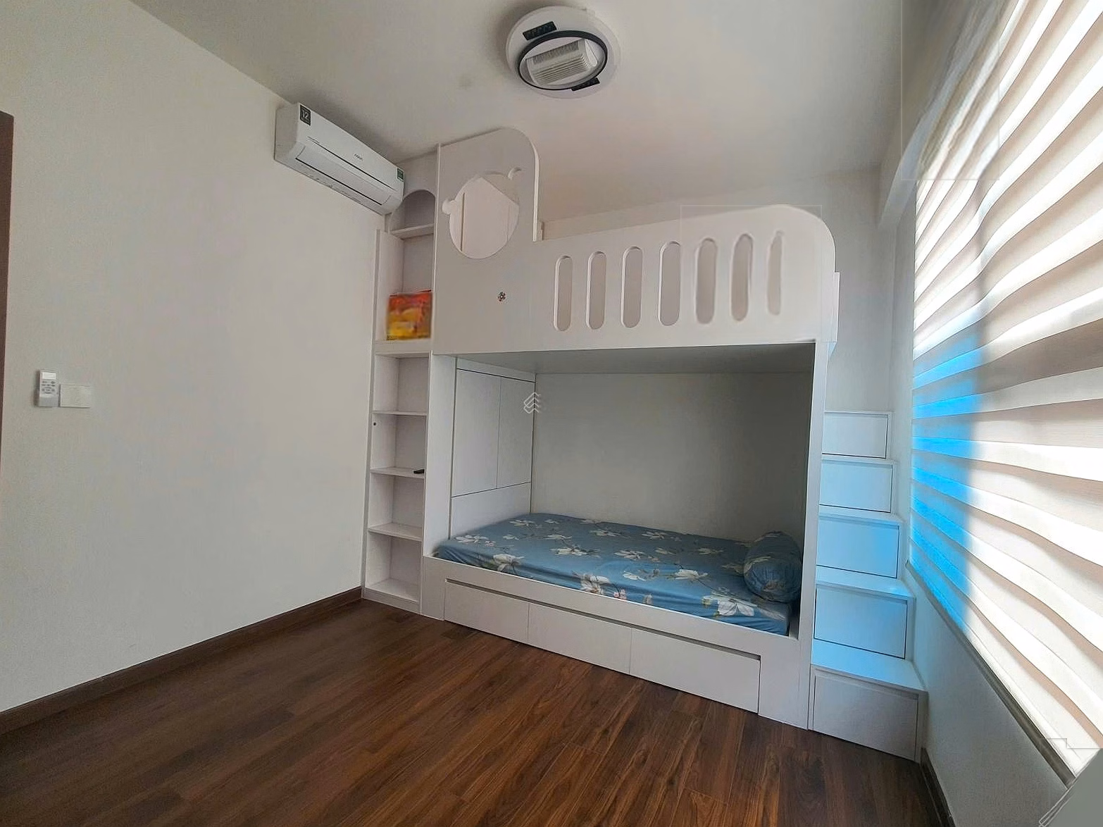 Selling 80m2 corner apartment, fully furnished at Akari AKneo Vo Van Kiet for only 4,950 billion with book