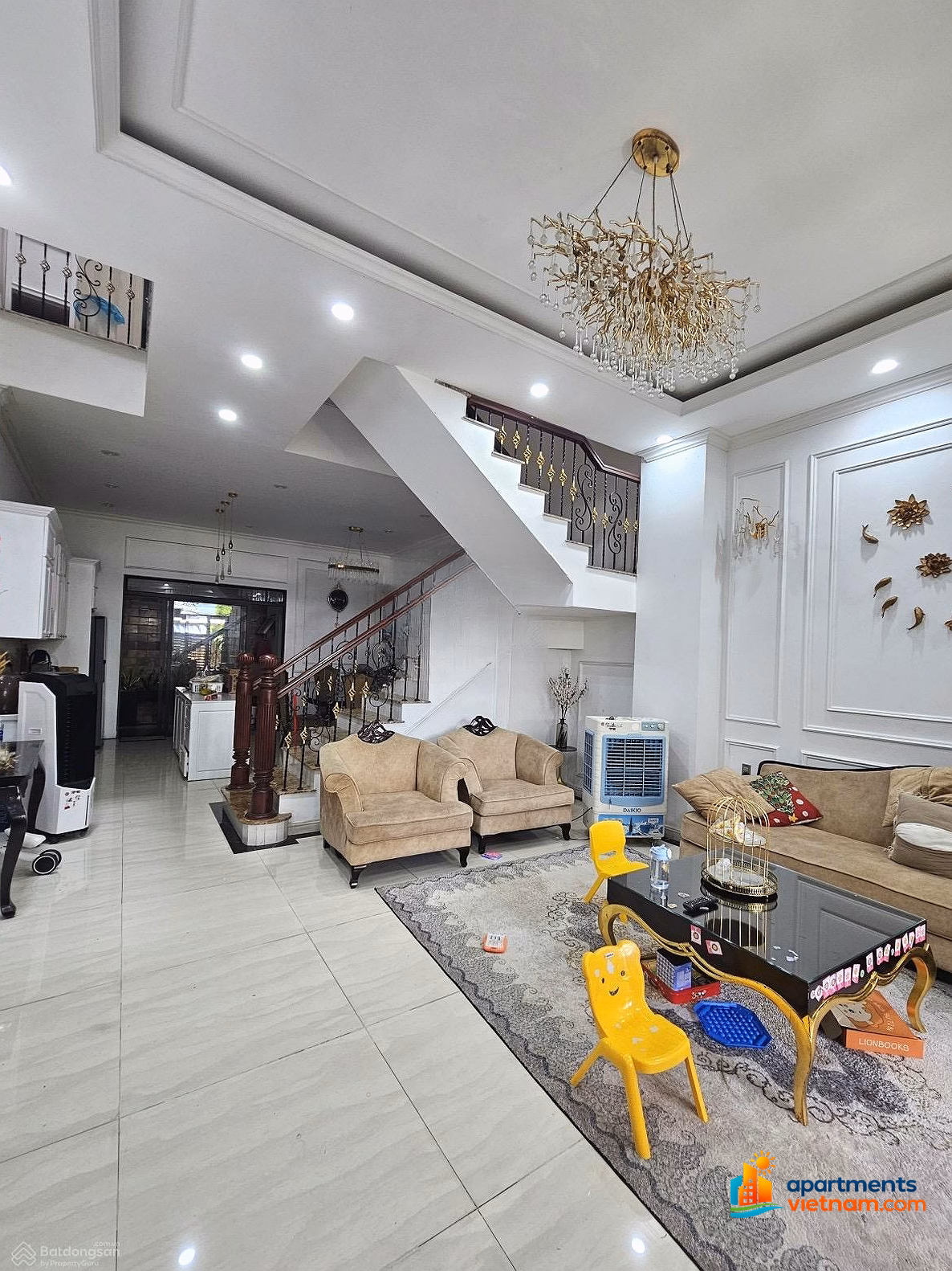 634 Trung Nu Vuong, car garage, 5.4m wide, 10.5m close to the main road, immediately move in. Area 98m2