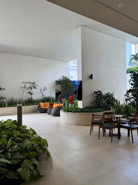 Rare 2 bedroom apartment - garden floor - Large balcony - Pool view - Fully furnished for only 40 million