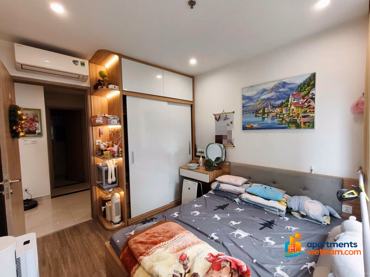 The owner is selling 2N1VS with full high-end furniture in building S2.19