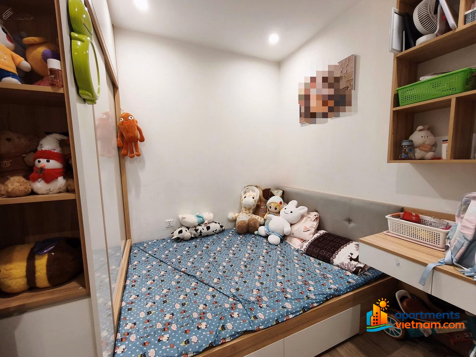 The owner is selling 2N1VS with full high-end furniture in building S2.19