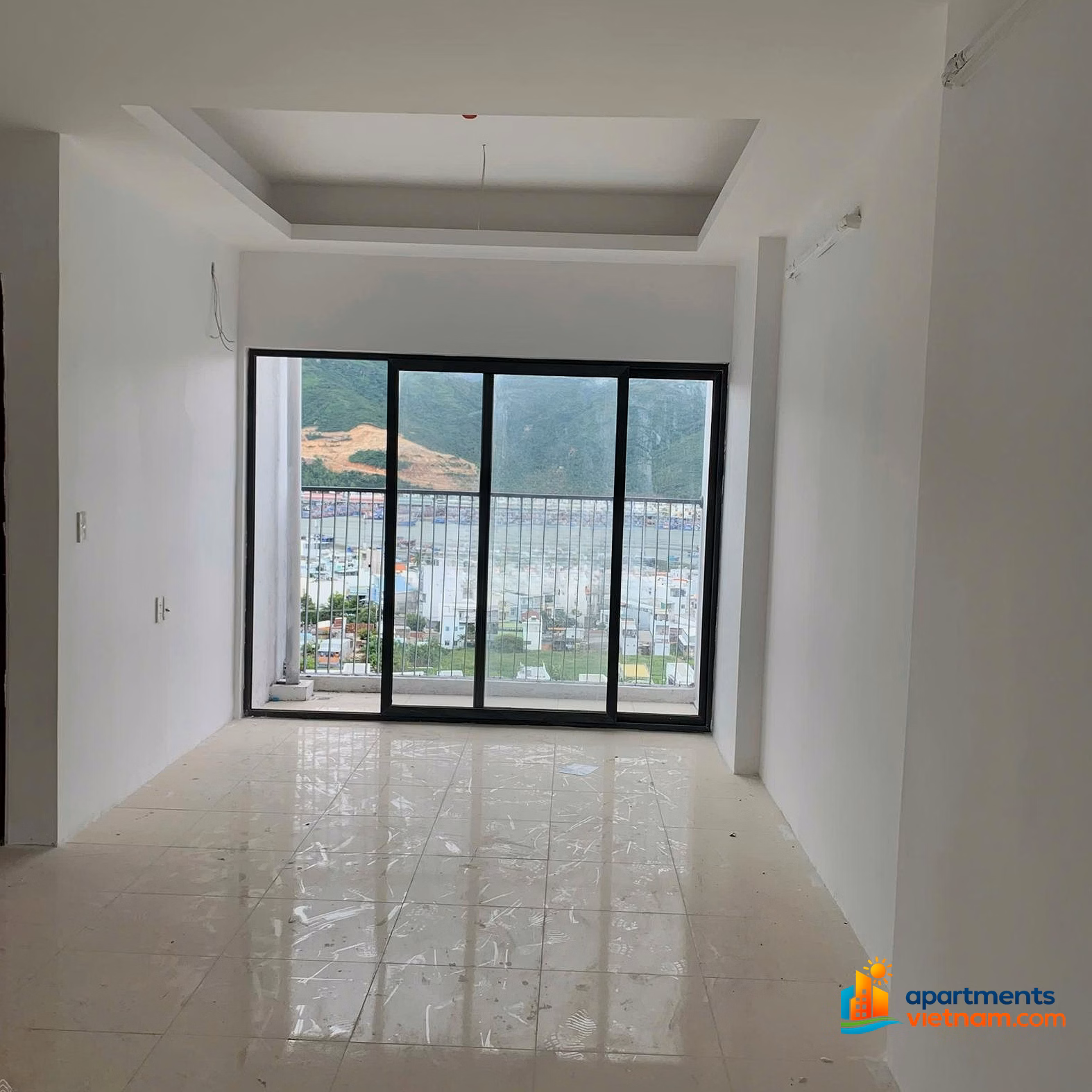 Selling a corner apartment with 2 balconies with river and sea view for only 2 billion 430