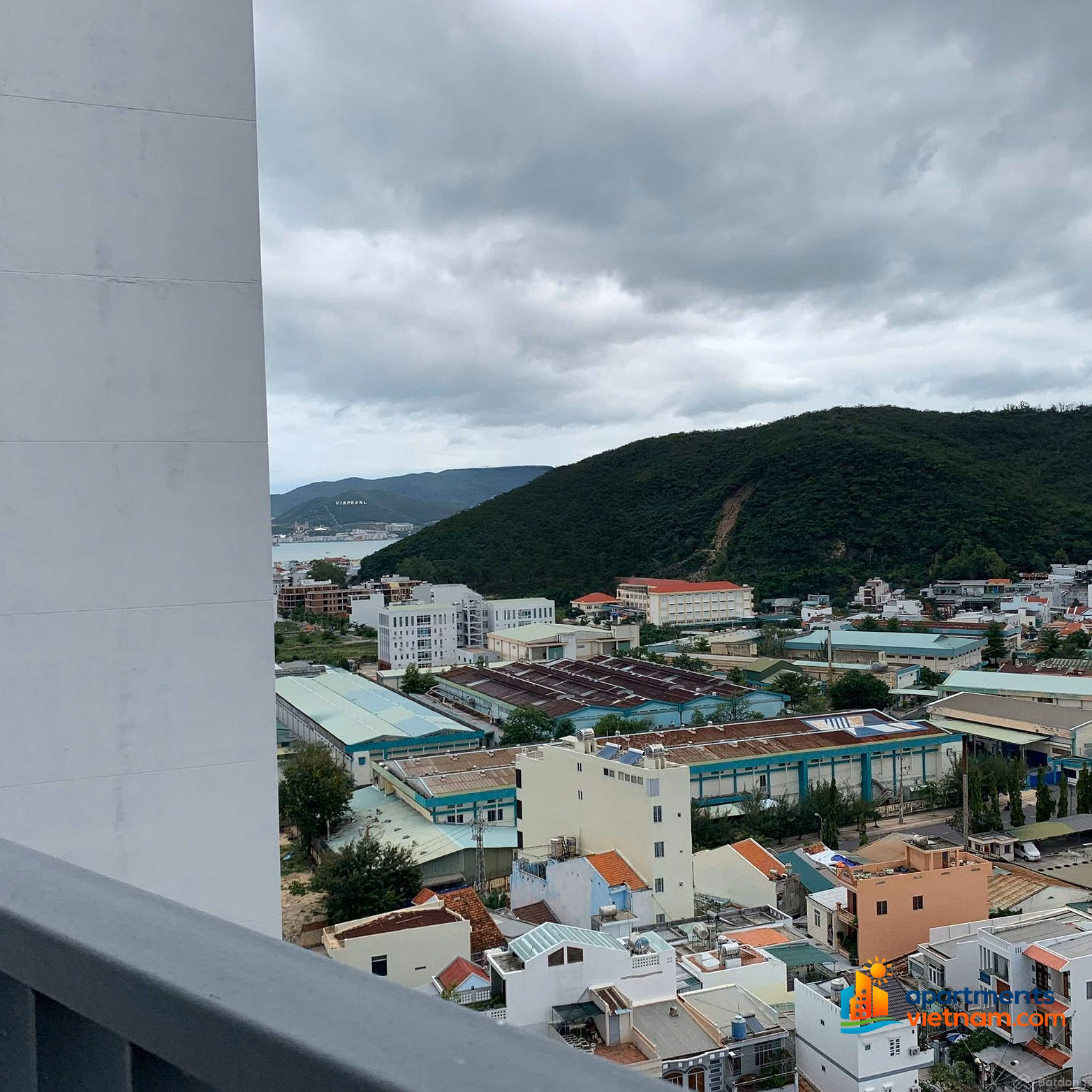 Selling a corner apartment with 2 balconies with river and sea view for only 2 billion 430