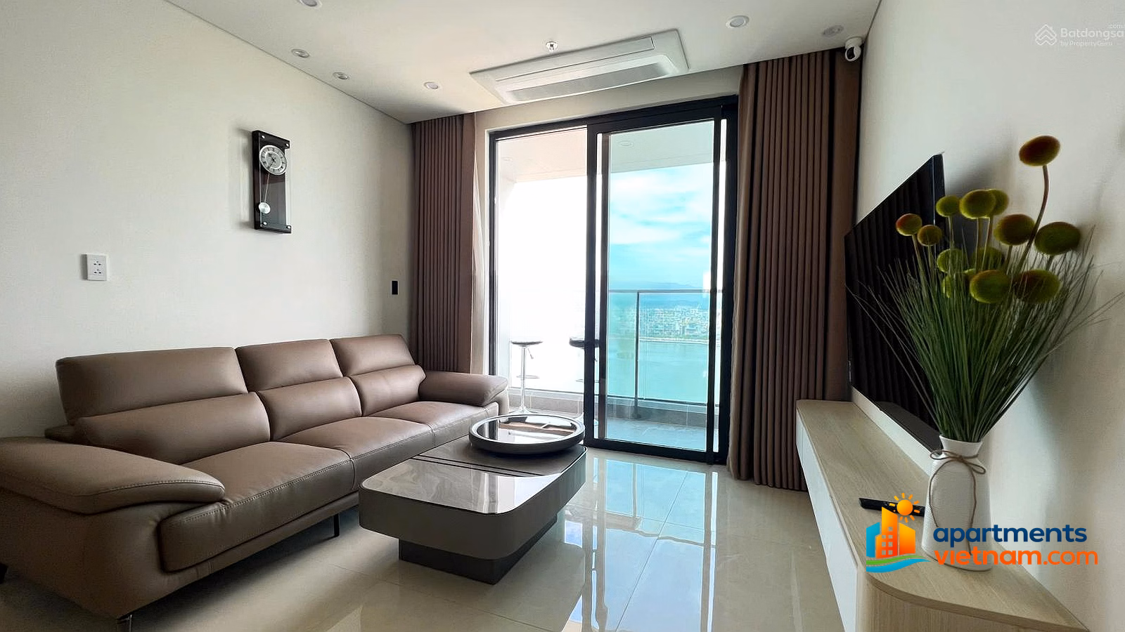 2-bedroom corner apartment for rent with Han River view at Sun Ponte, high-class furniture, just bring your suitcase in