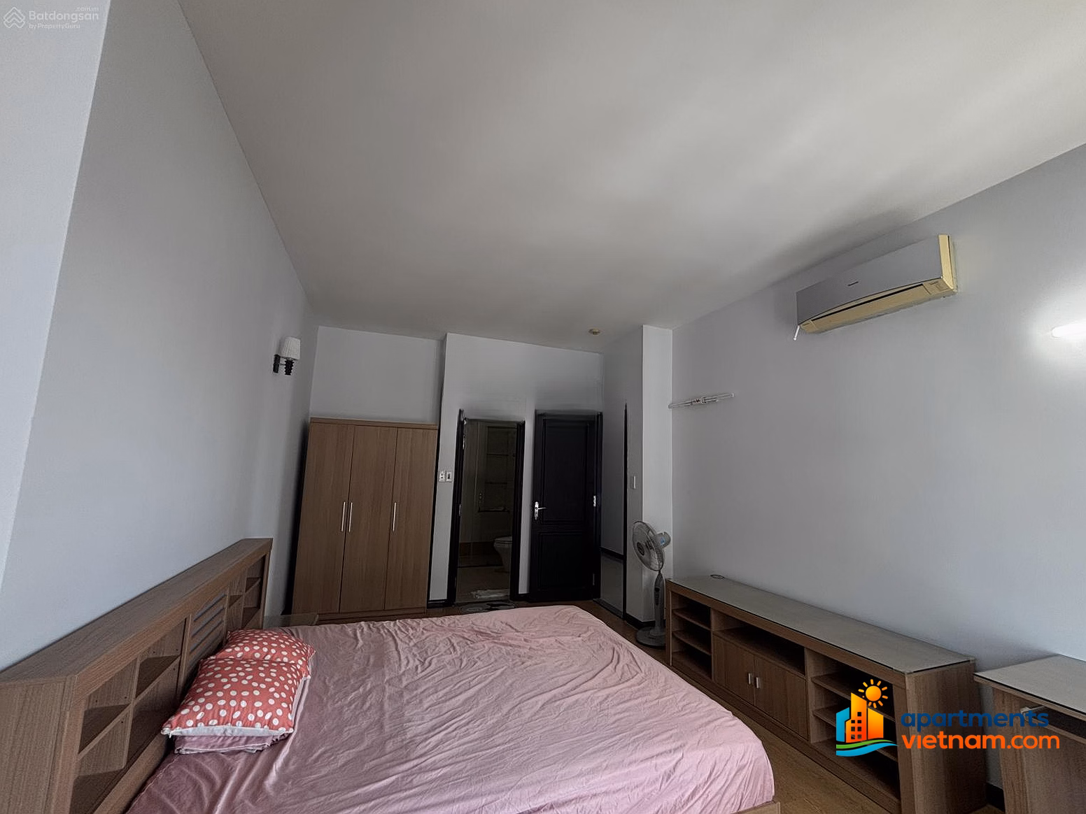 3-bedroom apartment for rent in Da Nang Plaza right in the center of Da Nang