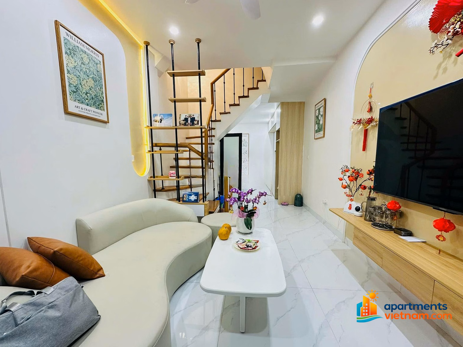 The owner sent Thanh Xuan house for rent, 3-storey alley, 36m2, 5 bedrooms, suitable for family and office - 15 million