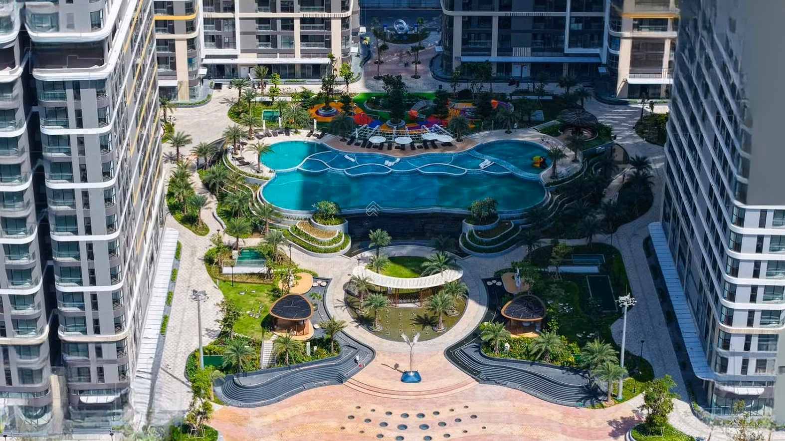 As for The Opus One, 2-bedroom corner apartment with 36ha park view, good price from only 5.8 billion