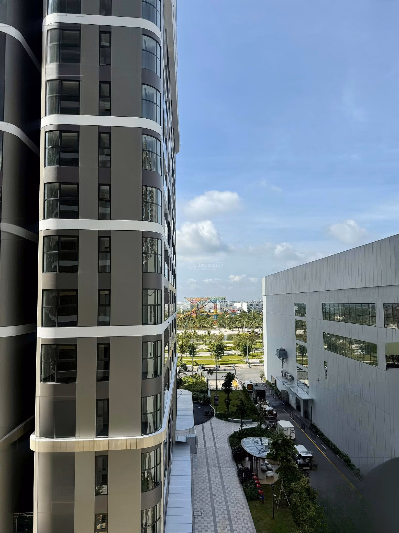 As for The Opus One, 2-bedroom corner apartment with 36ha park view, good price from only 5.8 billion