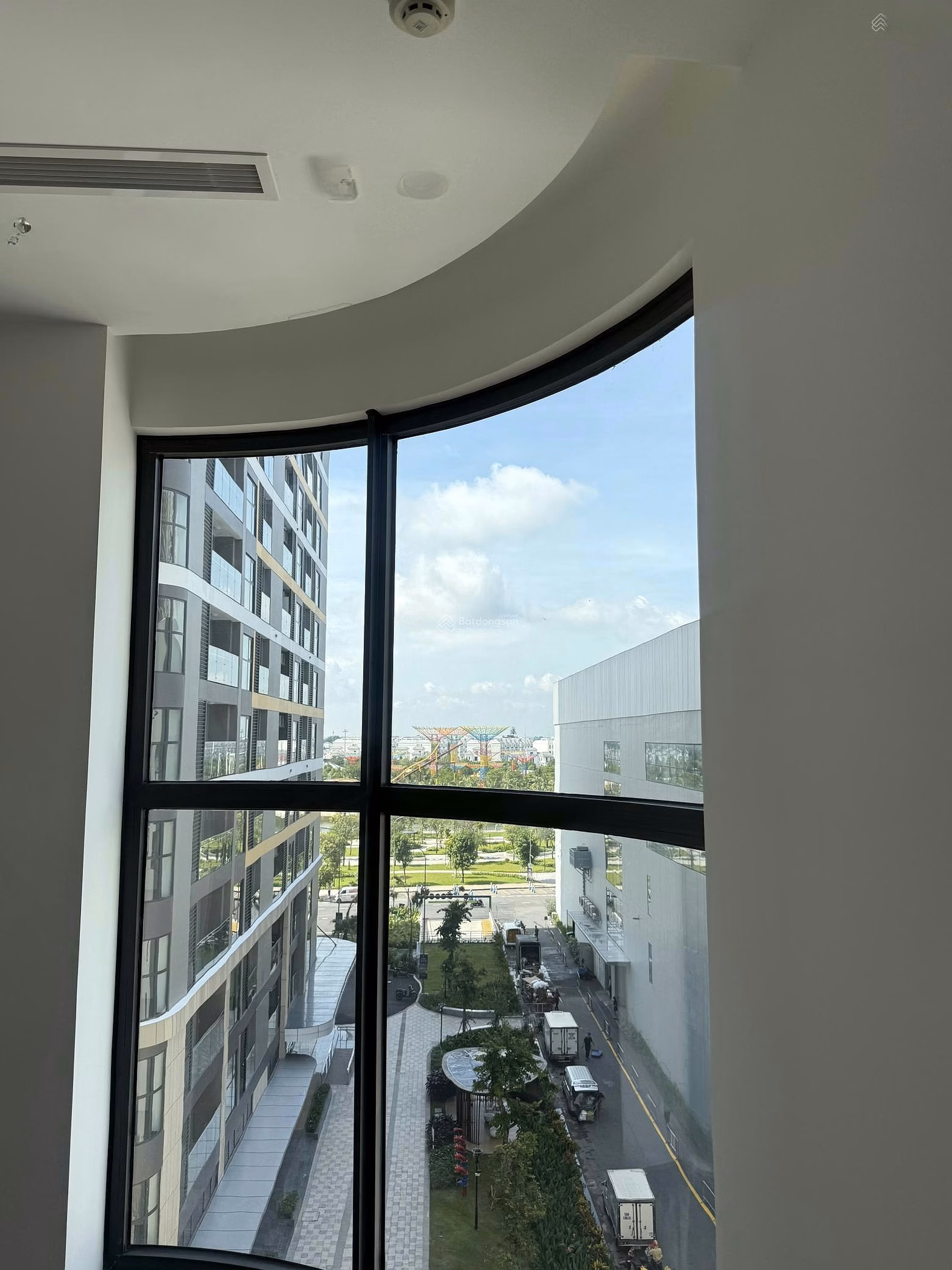 As for The Opus One, 2-bedroom corner apartment with 36ha park view, good price from only 5.8 billion