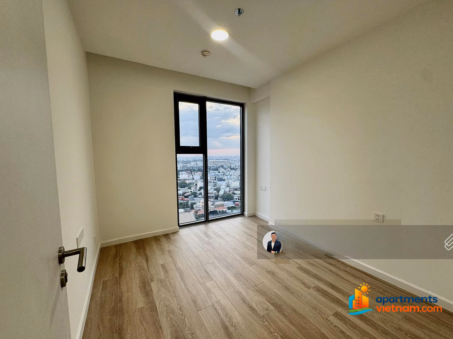 Urban Green Apartment. Full floor view. Pink book handed over. Resort amenities. Pass available to view the house 24/7