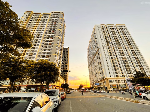 Beautiful fully furnished 2 bedroom apartment for rent, 72m2, high floor, city view at FPT Plaza 2, Da Nang