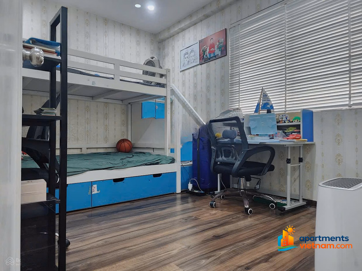 The owner sells a corner apartment of 63m2, the most beautiful HUD3 Linh Dam, middle floor with park view, full of high-class furniture