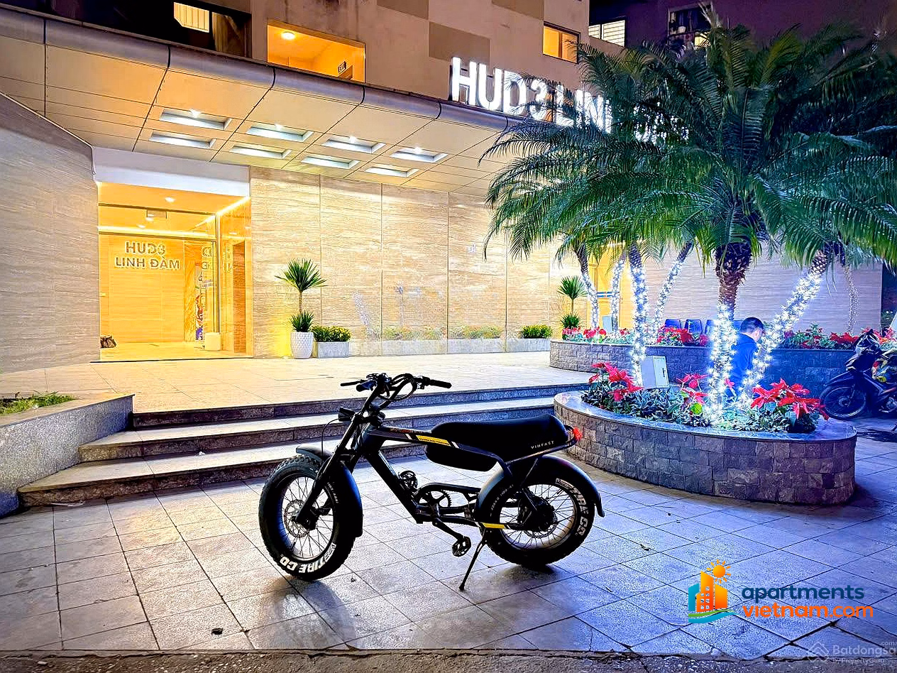 The owner sells a corner apartment of 63m2, the most beautiful HUD3 Linh Dam, middle floor with park view, full of high-class furniture
