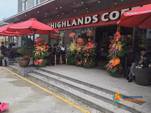 The owner sells a corner apartment of 63m2, the most beautiful HUD3 Linh Dam, middle floor with park view, full of high-class furniture