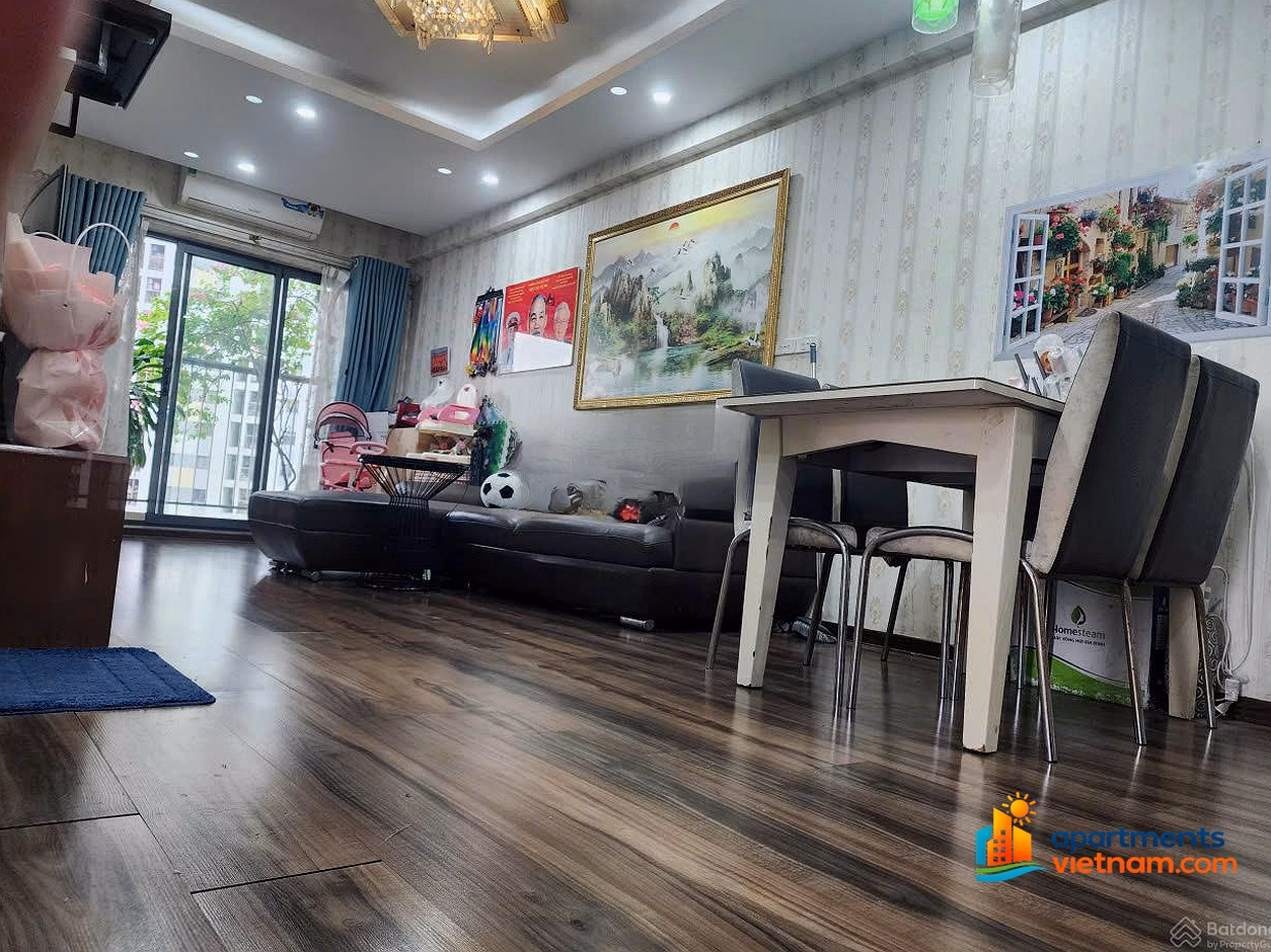 The owner sells a corner apartment of 63m2, the most beautiful HUD3 Linh Dam, middle floor with park view, full of high-class furniture
