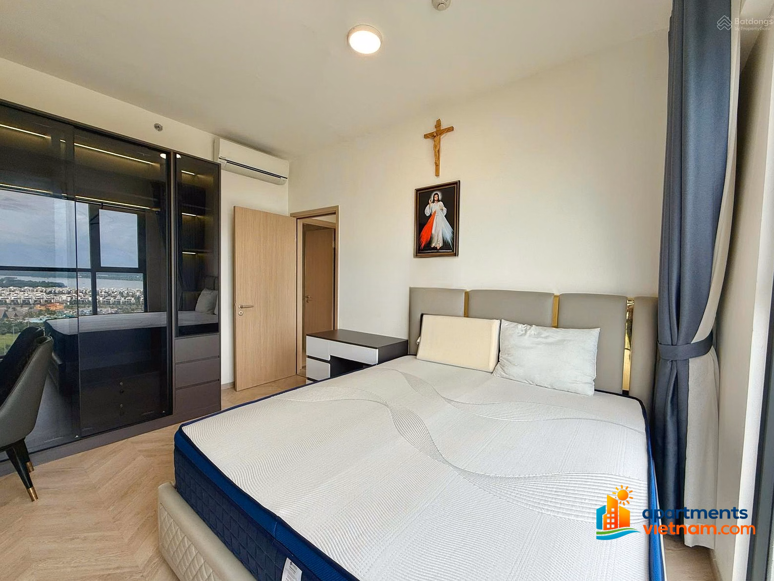 3 bedrooms for rent, fully furnished, Luxury view, 36ha park, price only 26 million at Masteri Vinhome District 9