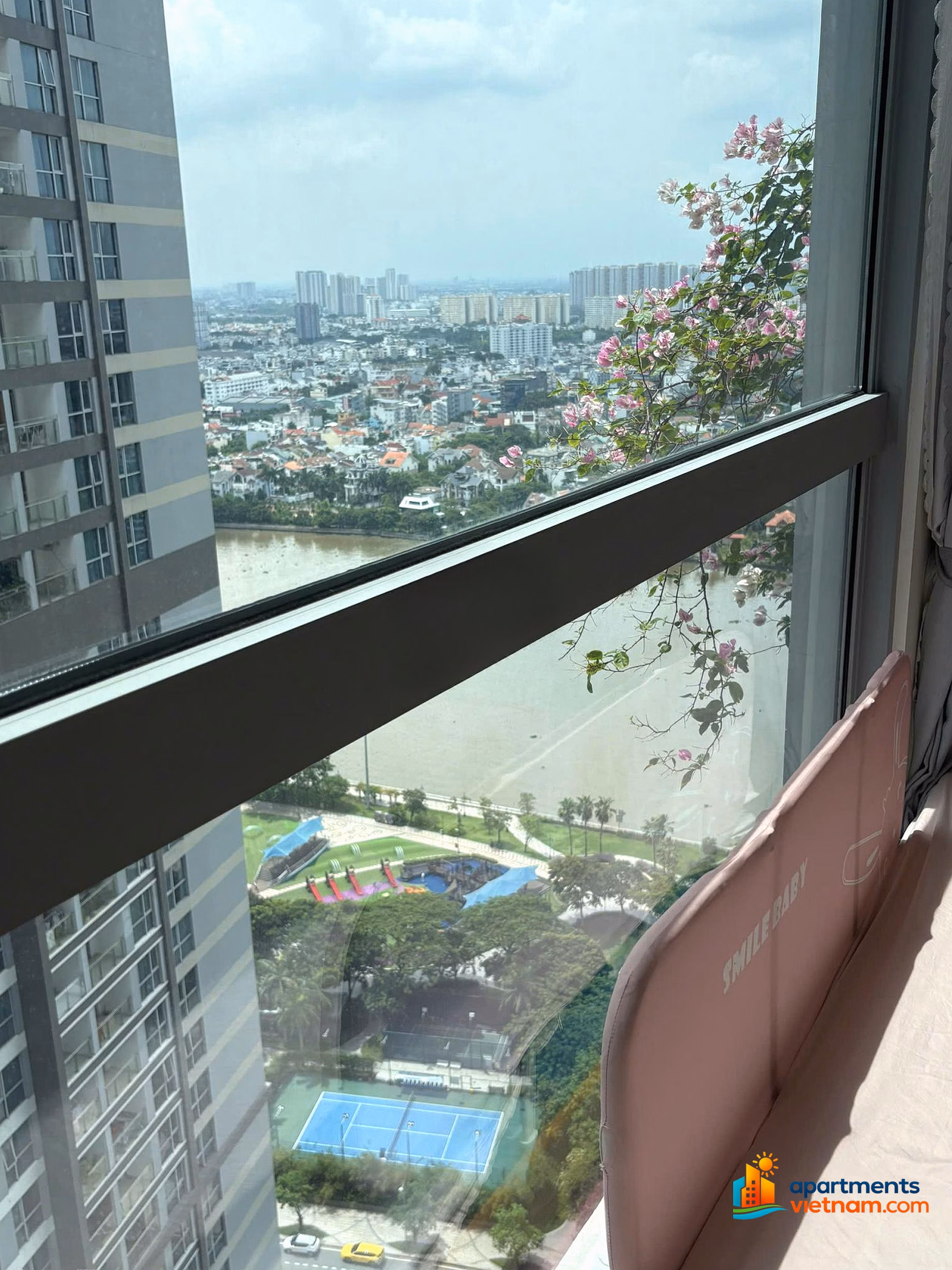 Already have pink book -- panoramic river view at Vinhomes Central Park! Park 1 apartment 72.5m²