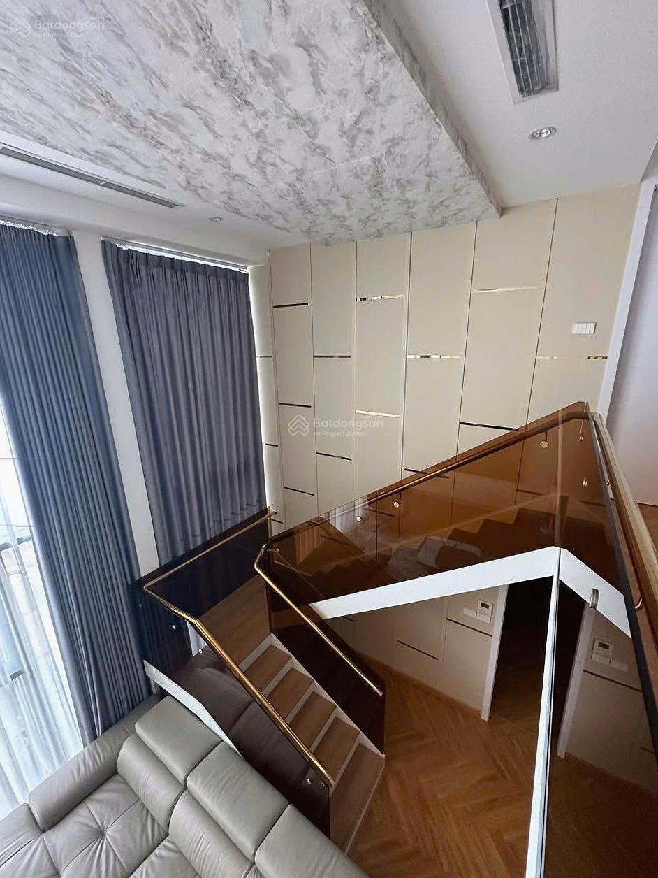 Duplex apartment for rent (2 bedrooms, 2 bathrooms) at PentStudio, 699 Lac Long Quan, super nice view, car slot, ready to stay