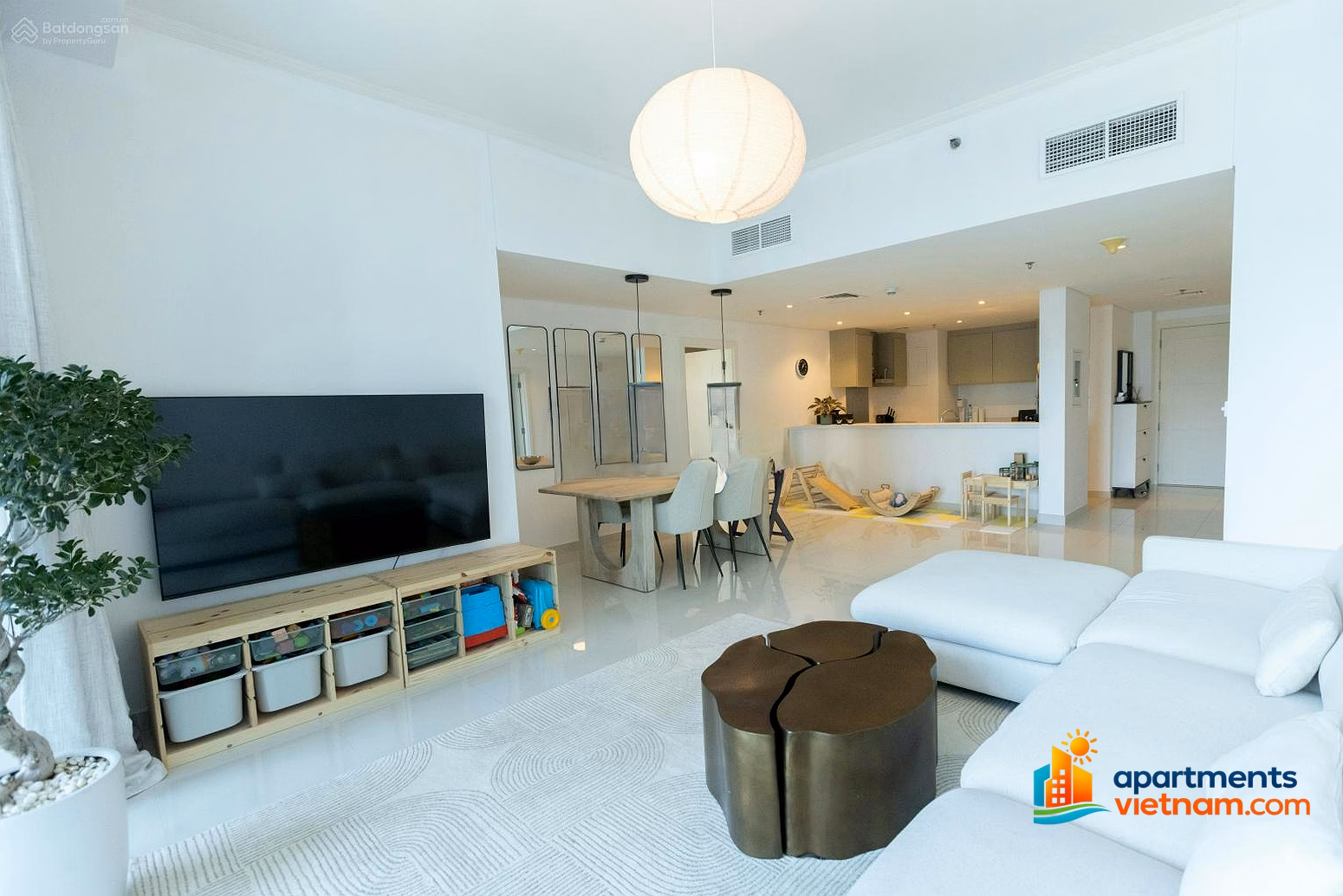 Sun Grand City apartment for rent, 69B Thuy Khue, 90m2, 2 bedrooms, full of quality furniture, ready to move in, only 23 million.