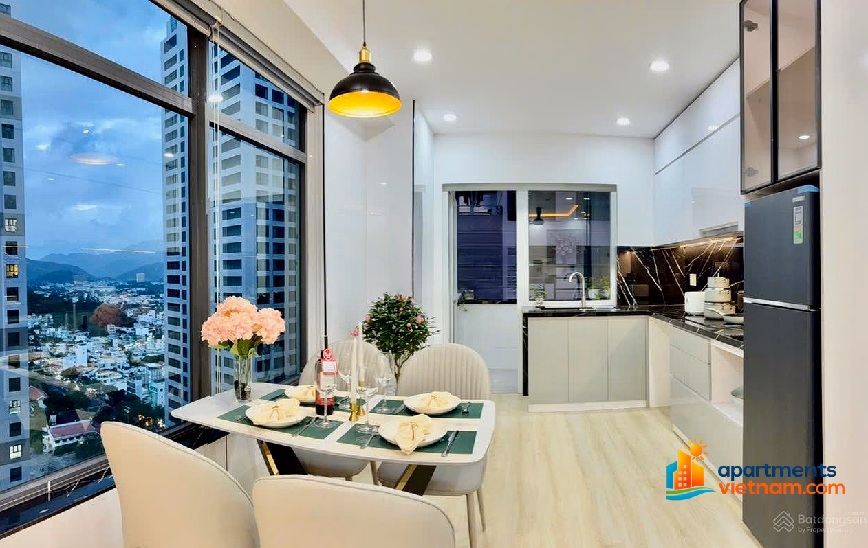 The owner sells an apartment on the beach corner of Muong Thanh Vien Trieu, Nha Trang, 62m², 2 bedrooms, ready book, full furniture