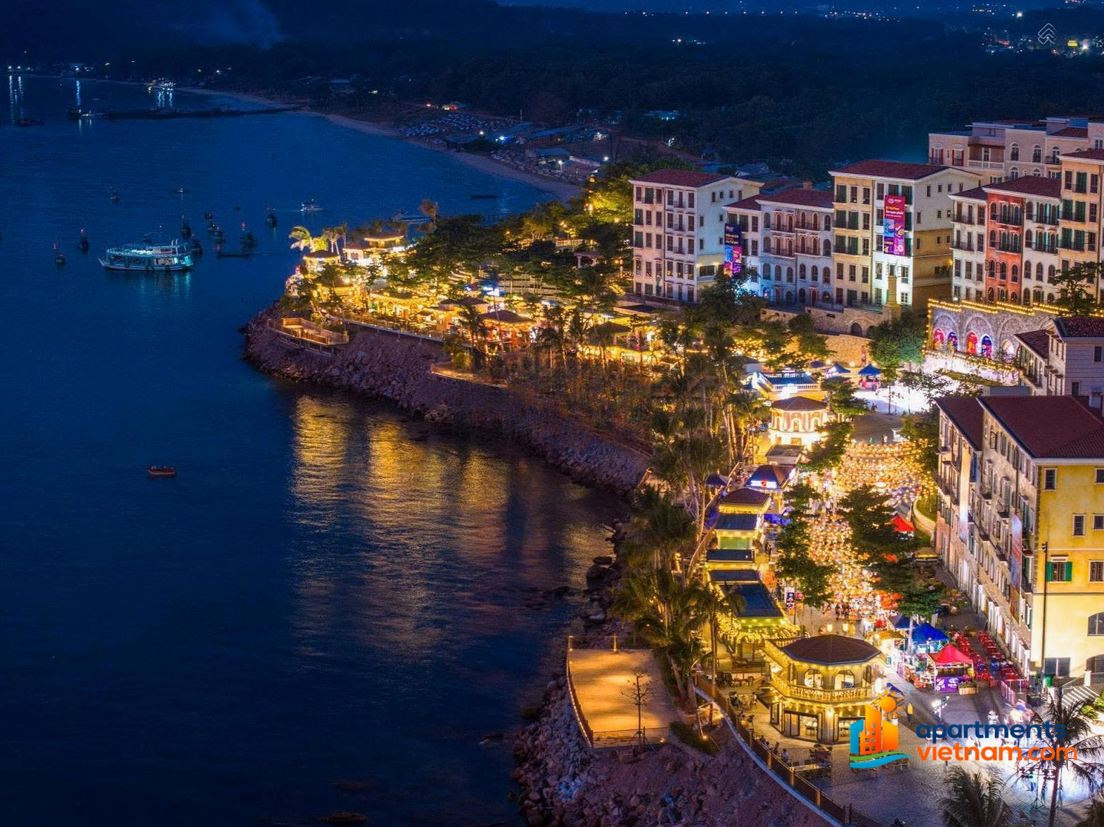 Cut a loss of 1 billion Dual key direct sea view - watch fireworks every night - can be rented immediately