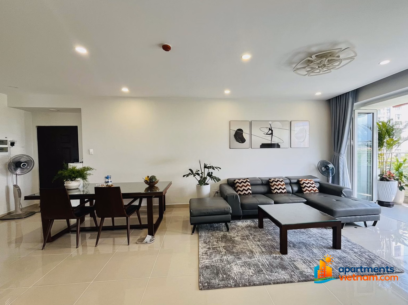 Owner needs to sell My Duc apartment, 5th floor, corner apartment with 2 large frontages, central area of ​​Phu My Hung