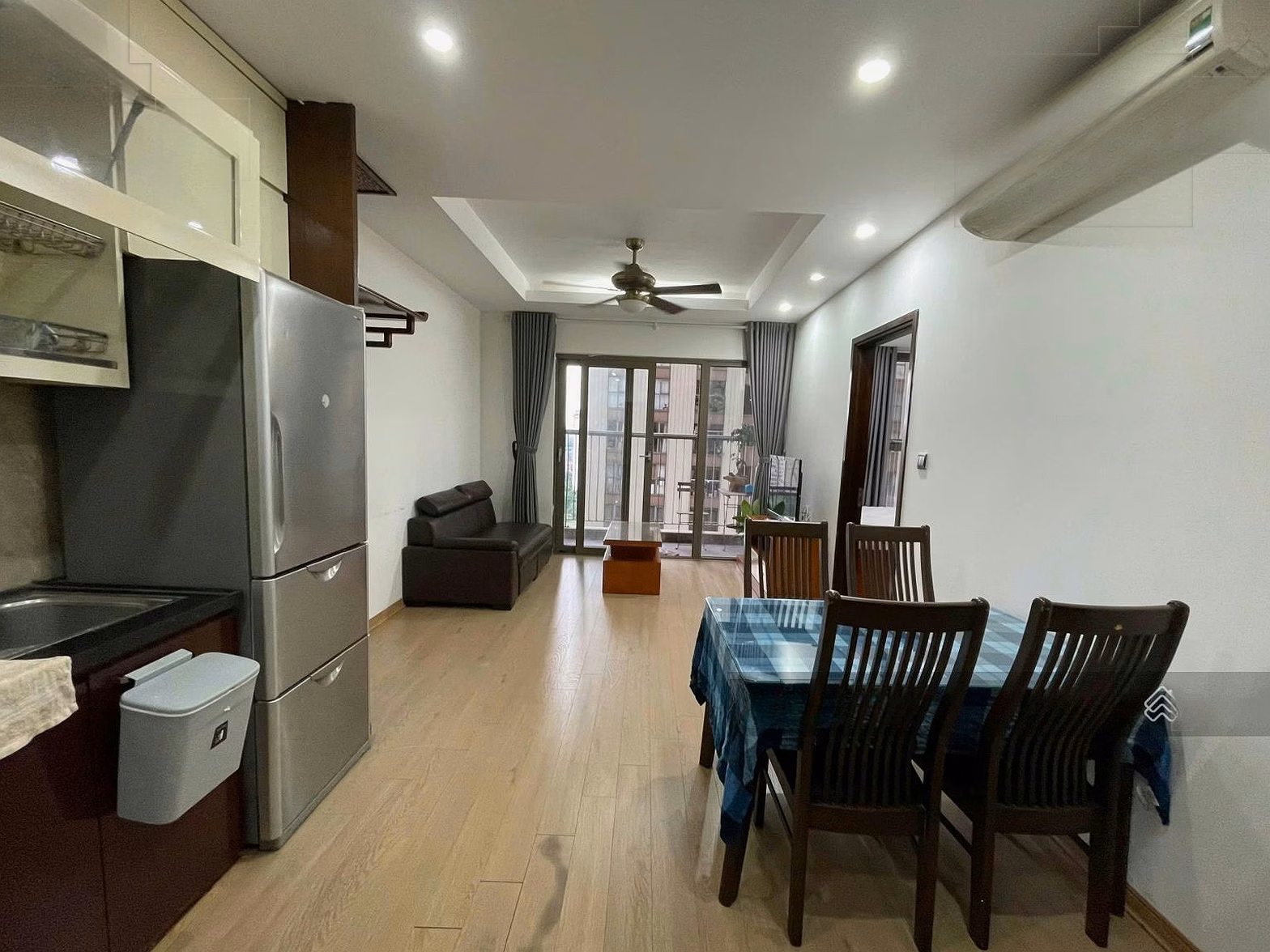 Home City Trung Kinh apartment for rent, area 105m2, 3 bedrooms, 2 bathrooms, beautiful interior