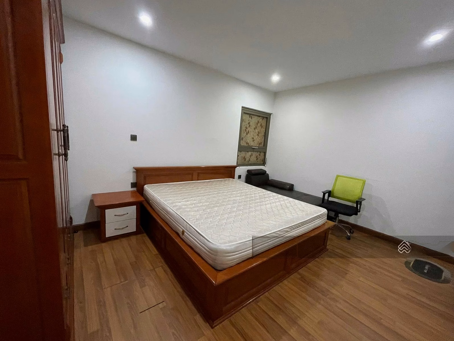 Home City Trung Kinh apartment for rent, area 105m2, 3 bedrooms, 2 bathrooms, beautiful interior
